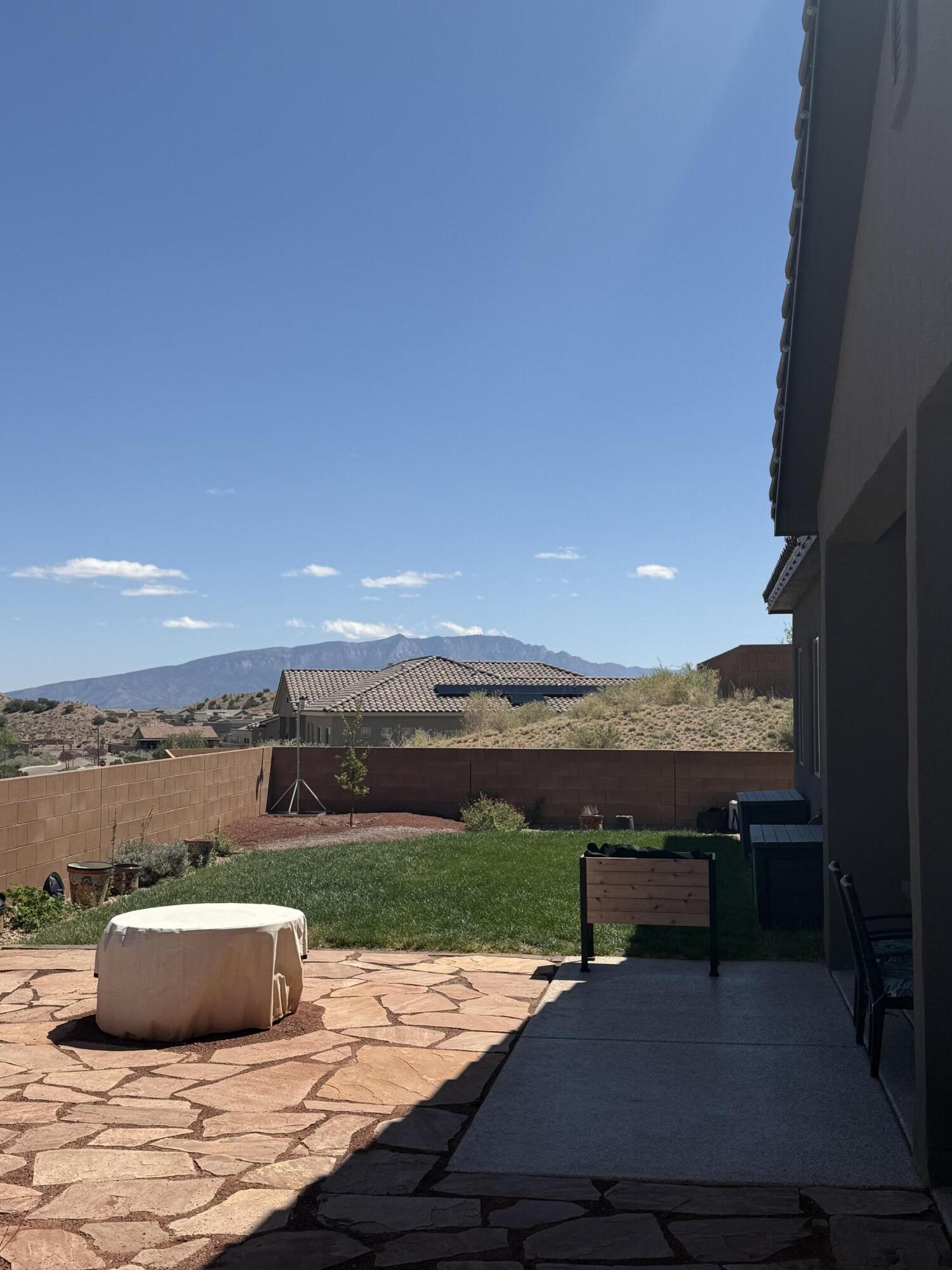 5572 Barranca Overlook Court NE