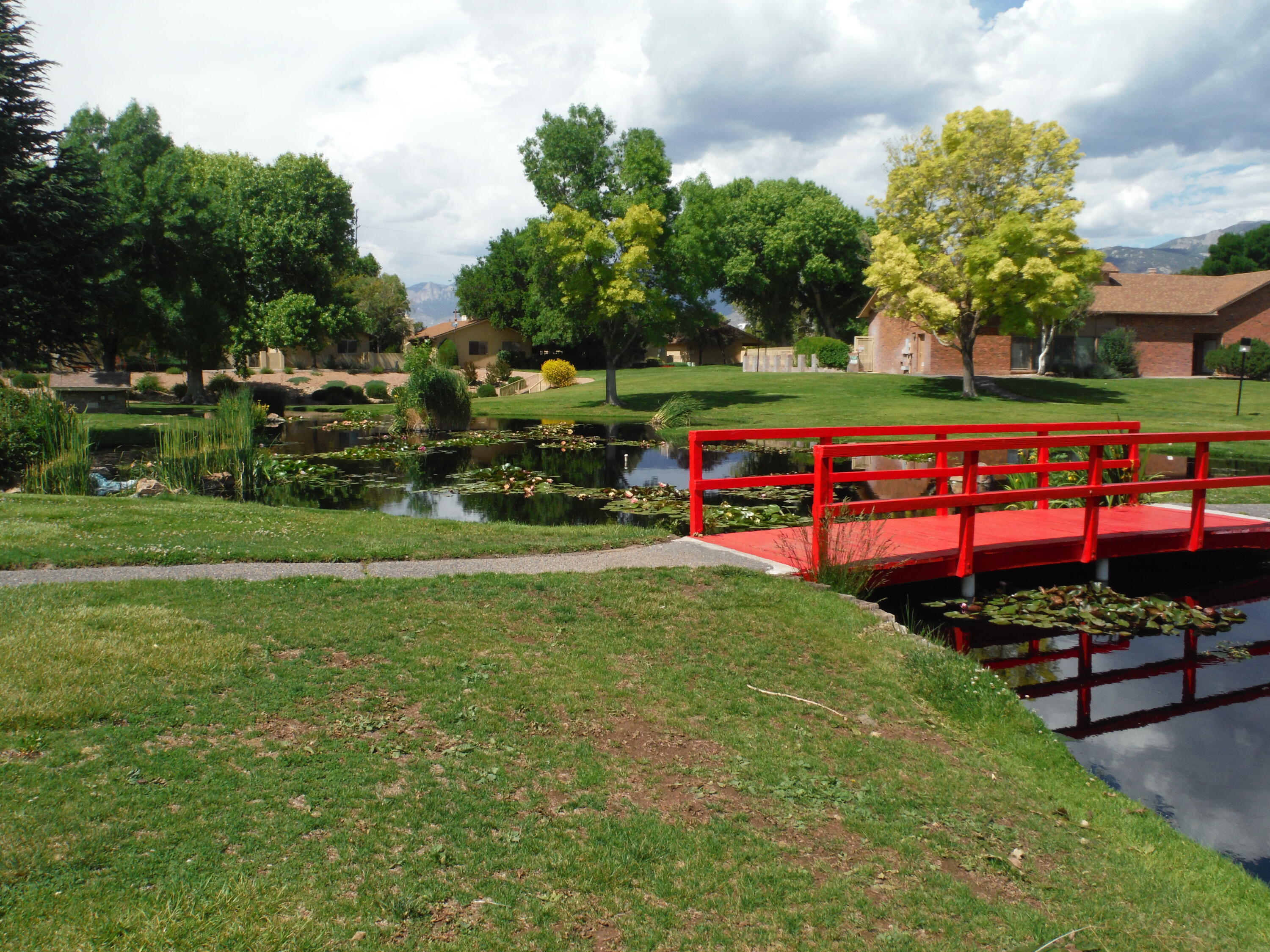 10609 Griffith Park Drive NE