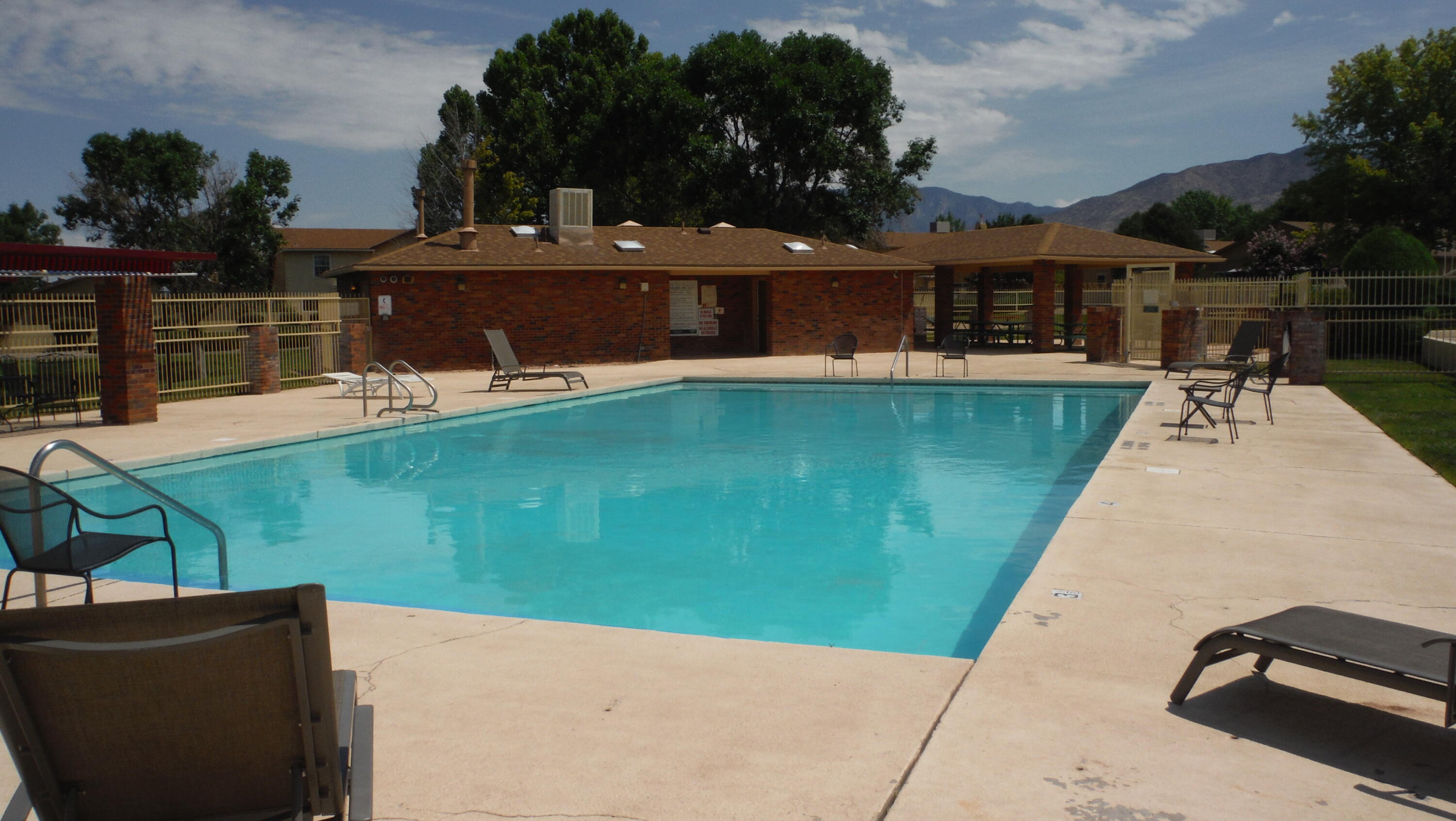 10609 Griffith Park Drive NE