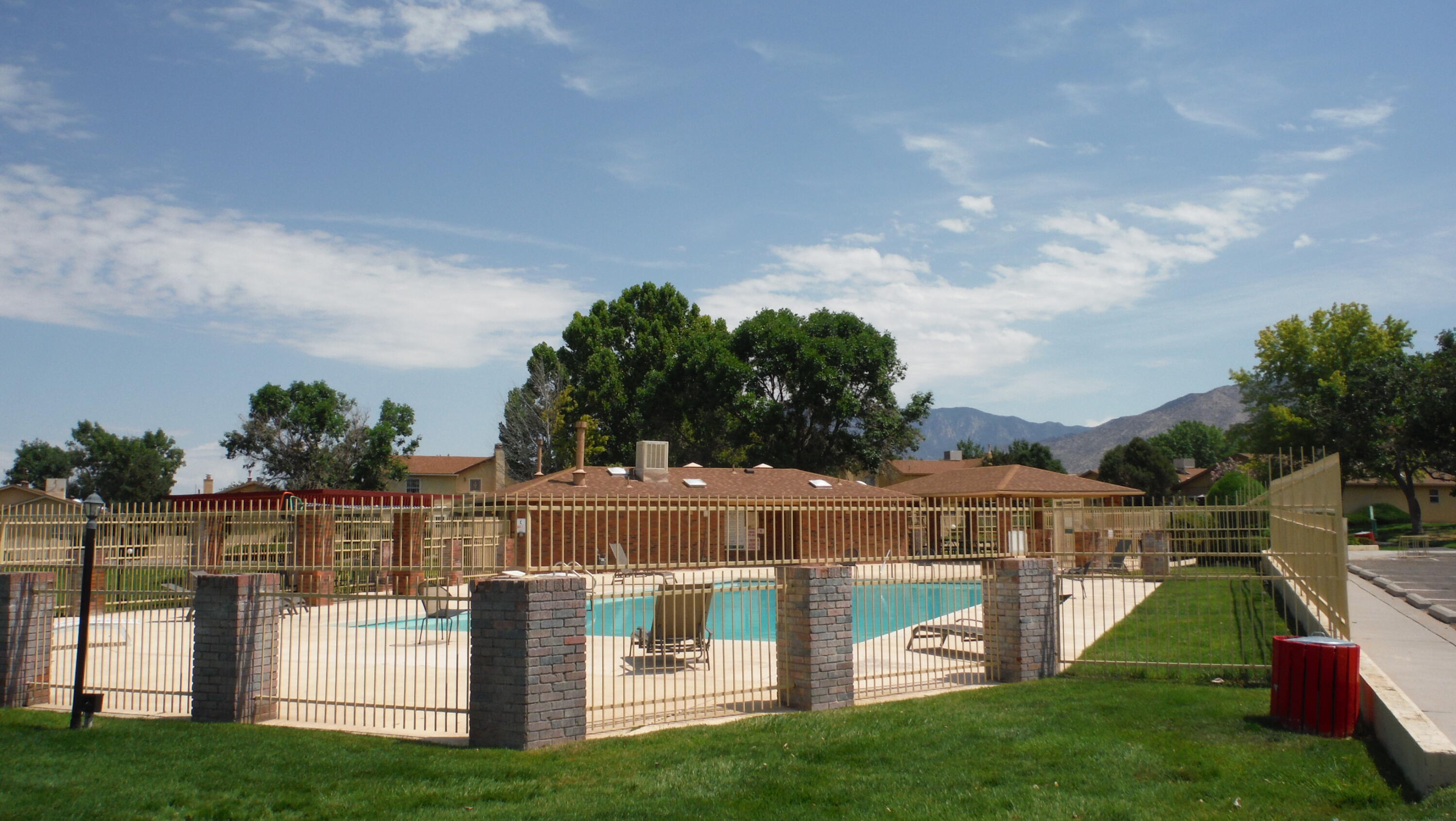 10609 Griffith Park Drive NE