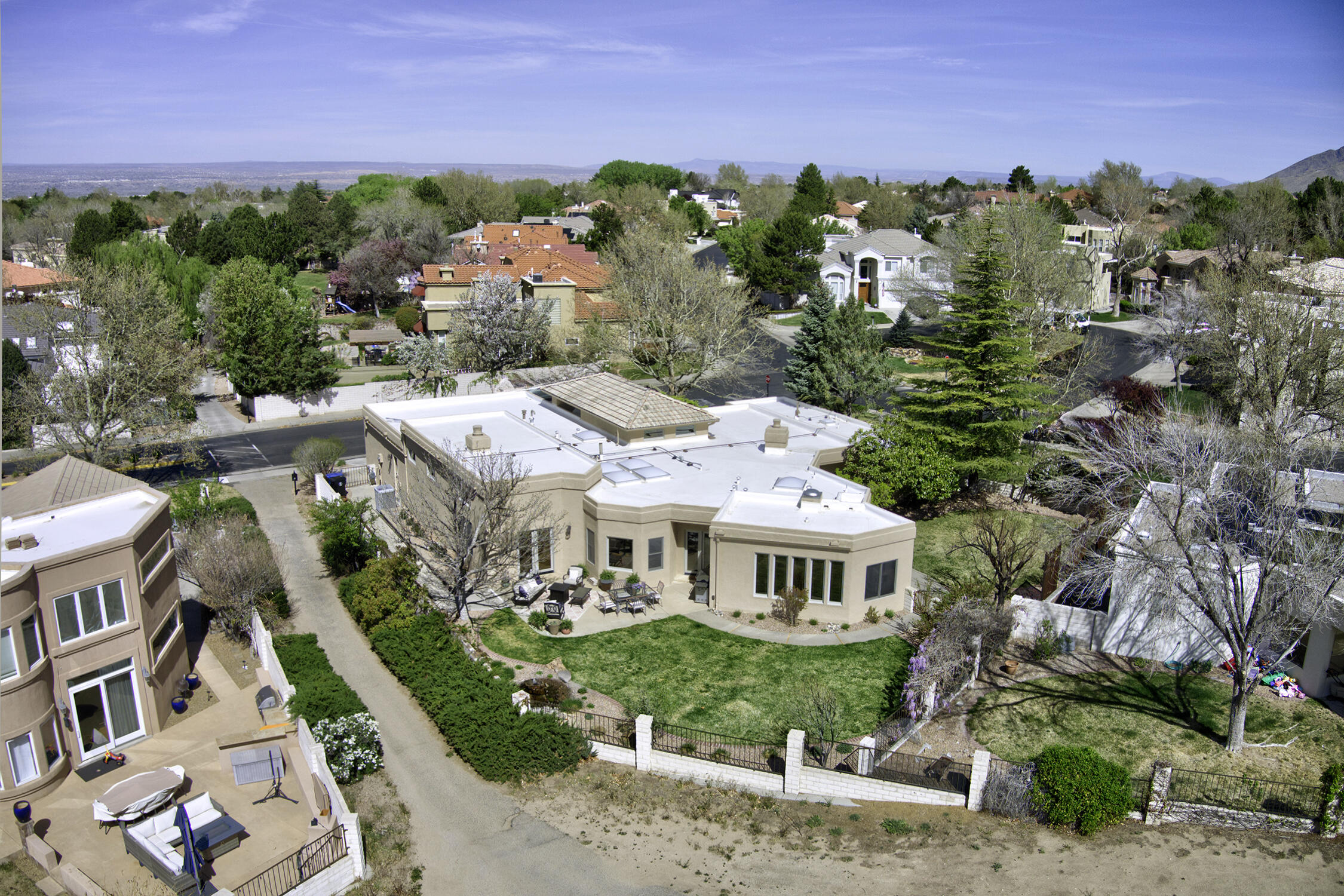 11240 Country Club NE