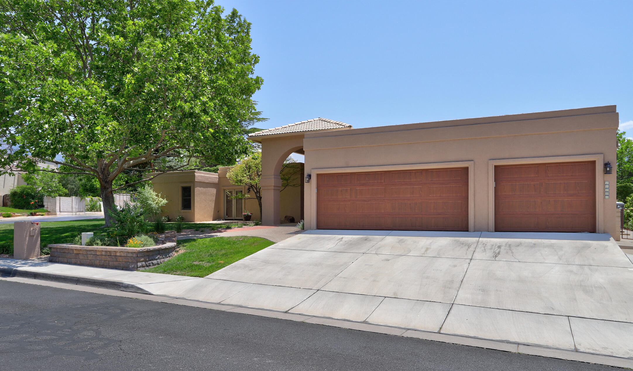 11240 Country Club NE
