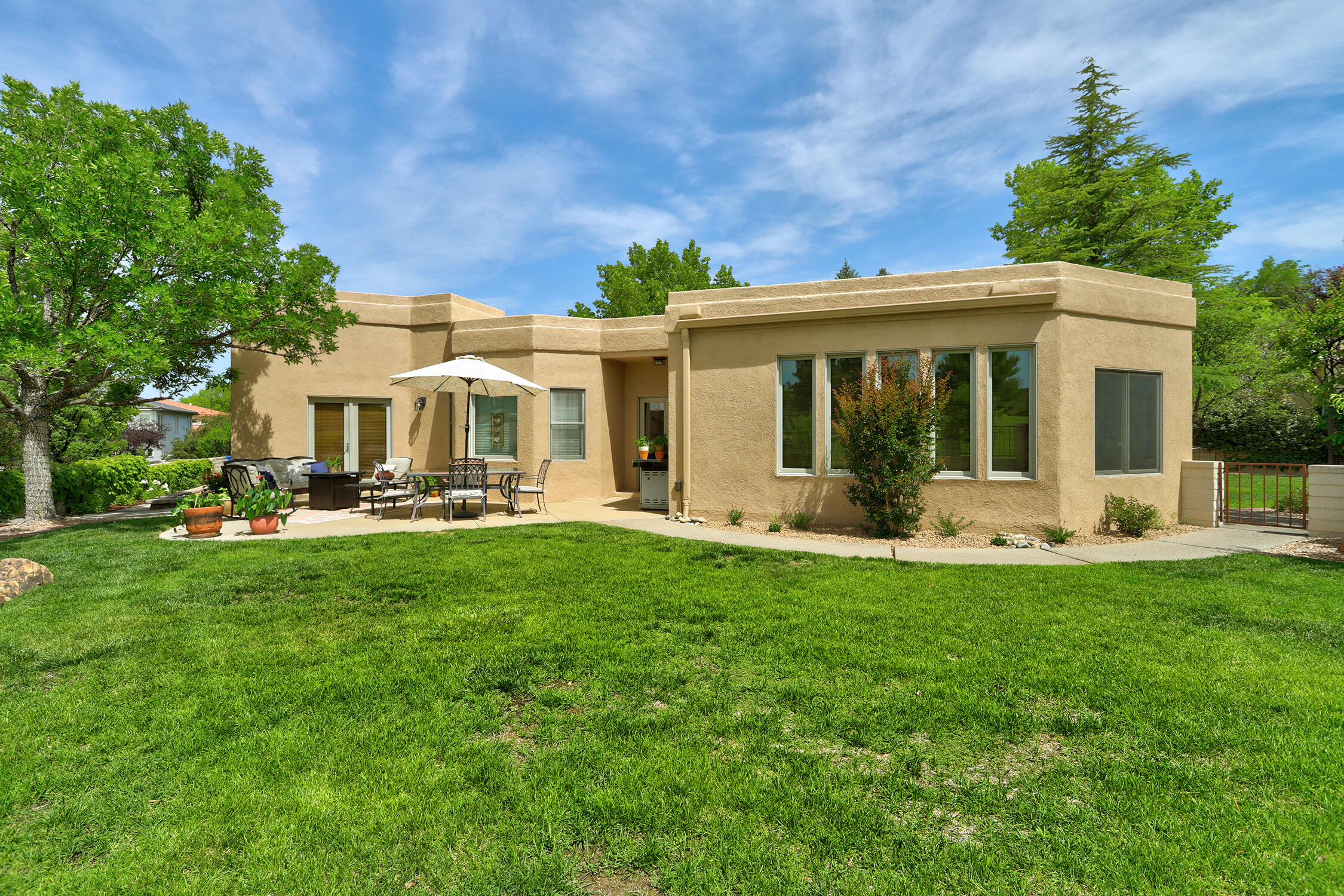 11240 Country Club NE