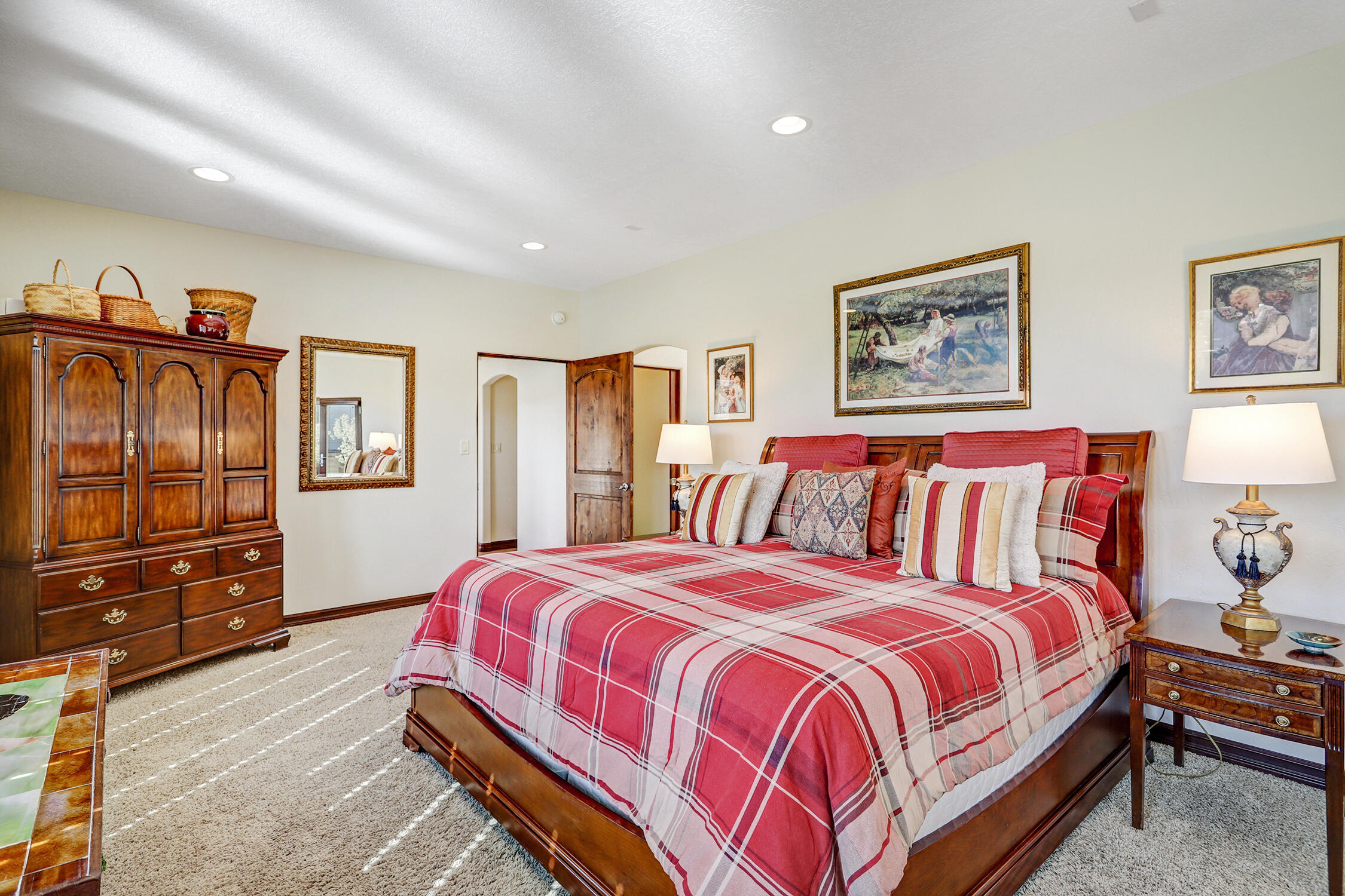 11240 Country Club NE