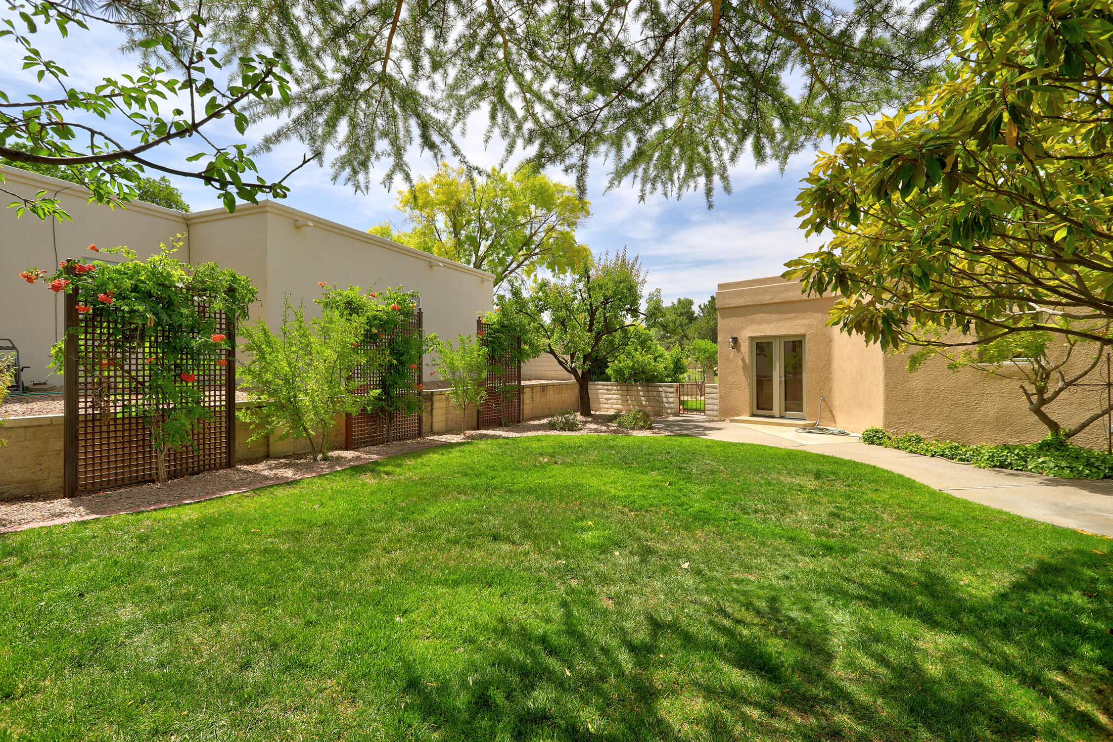 11240 Country Club NE