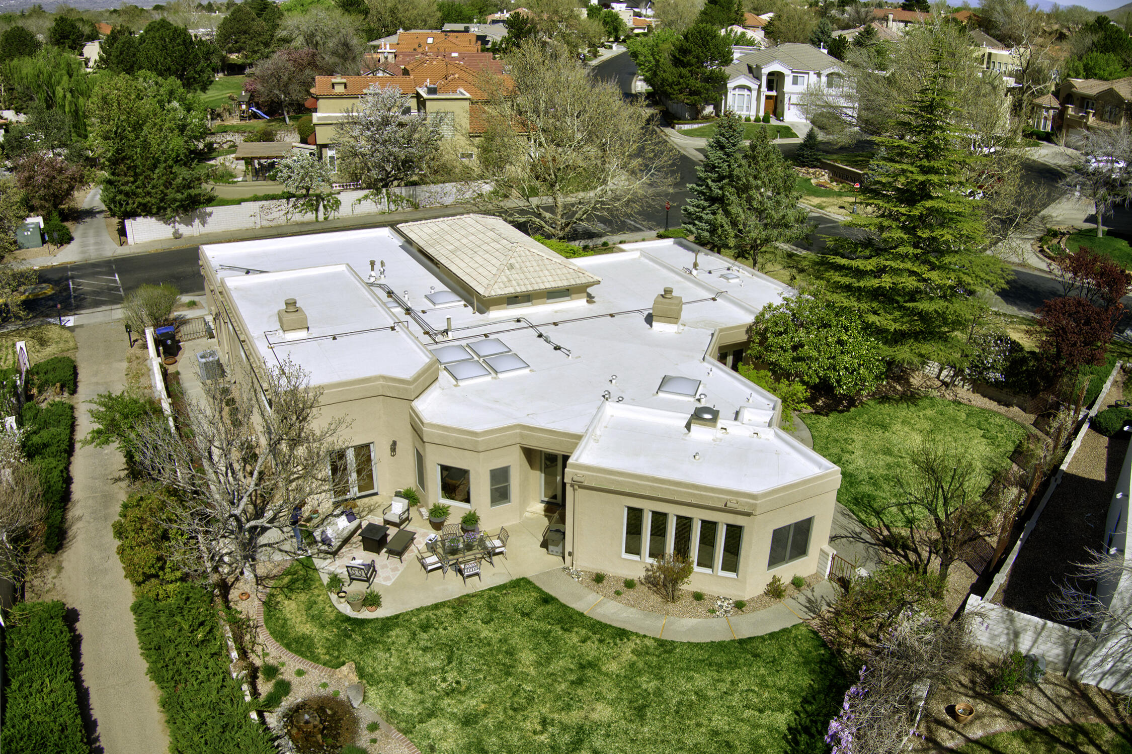 11240 Country Club NE
