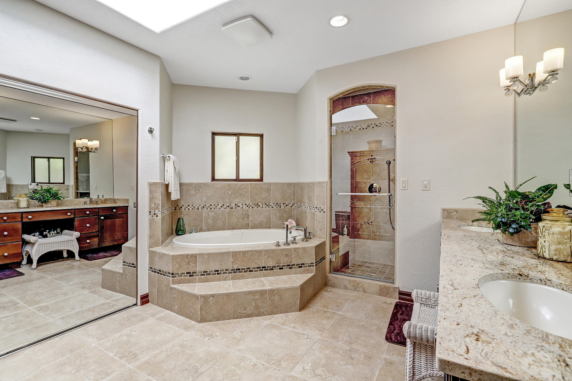 11240 Country Club NE