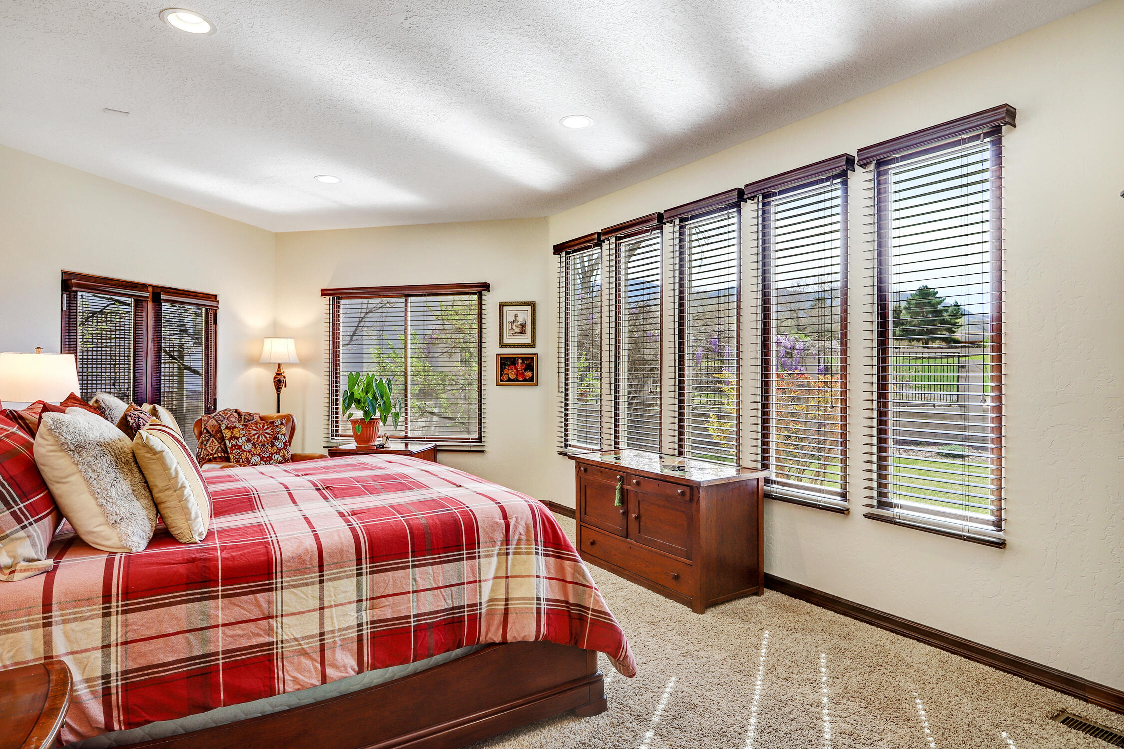 11240 Country Club NE