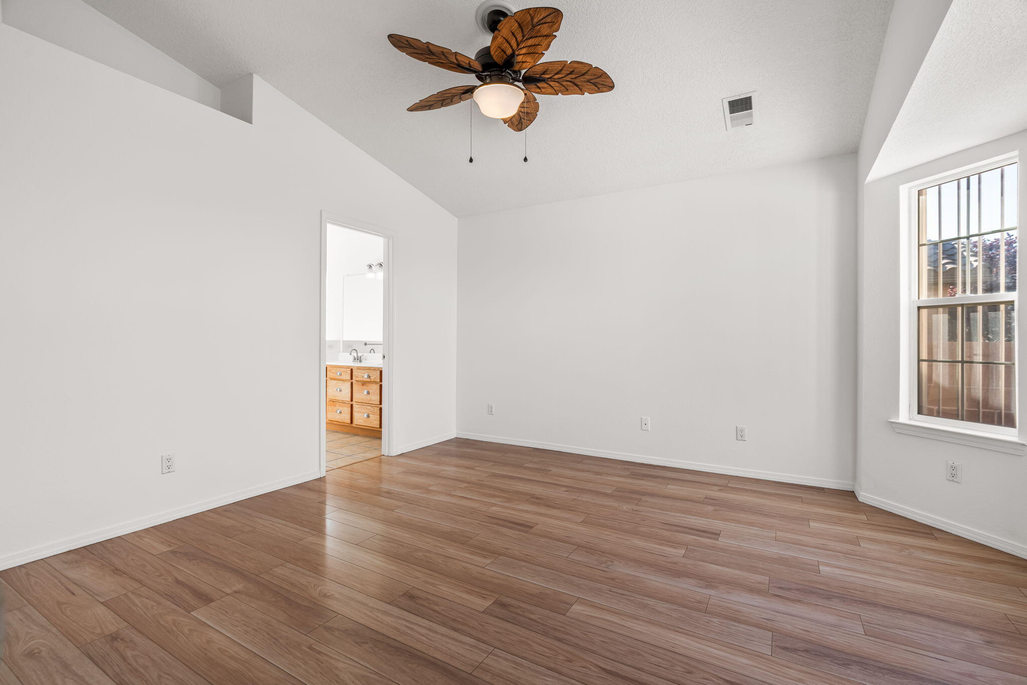 7243 Boxwood Avenue NE