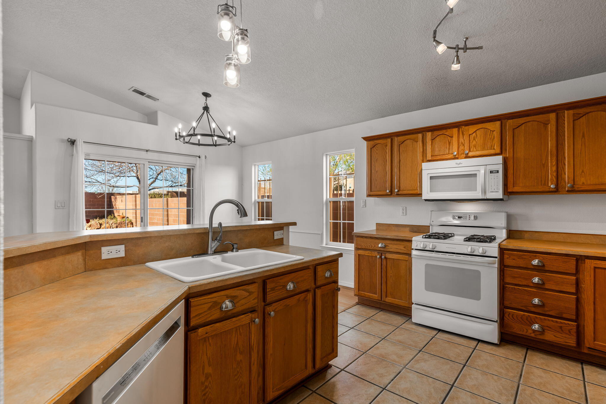 7243 Boxwood Avenue NE