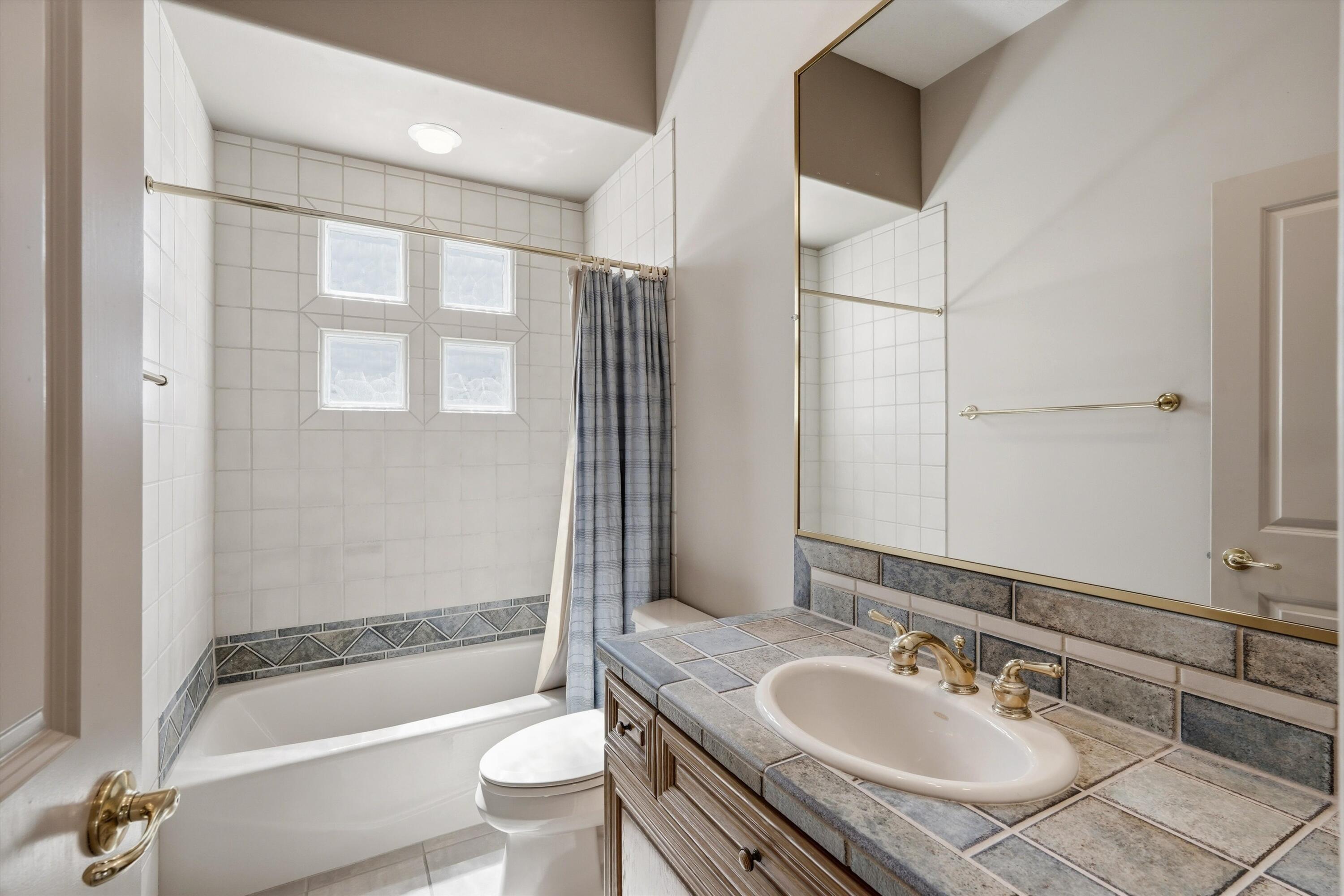 7009 E Starshine Street NE