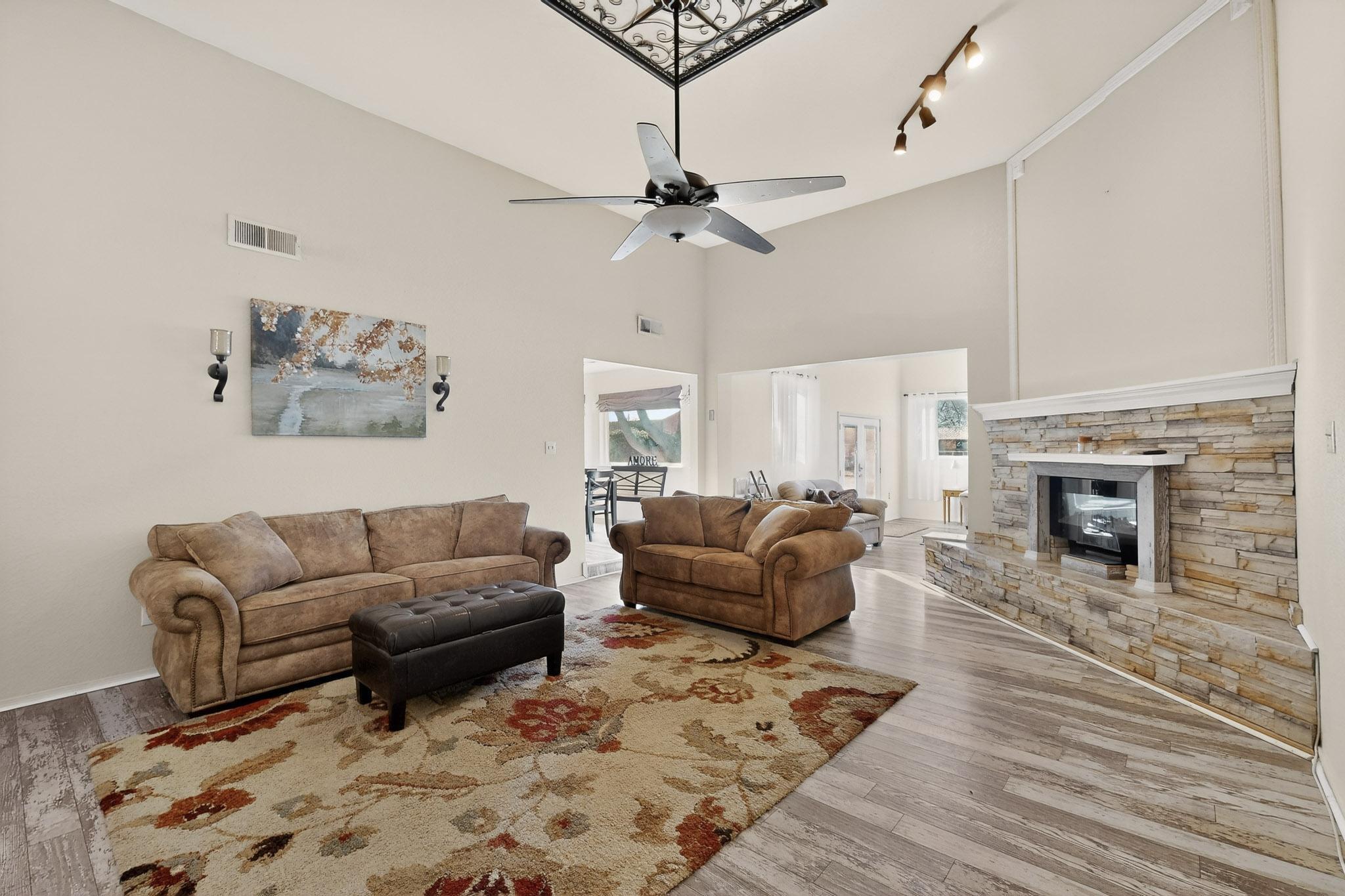 355 Esperanza Drive