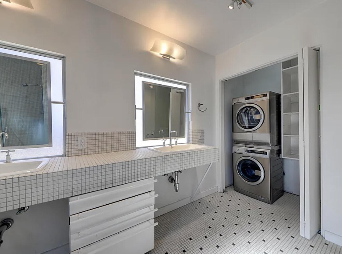 2920 Santa Clara Avenue SE