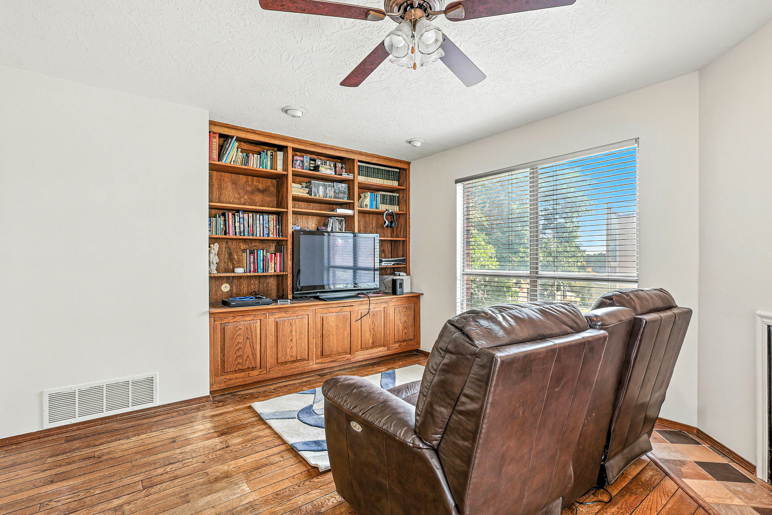 9801 Greenbrier Road NE