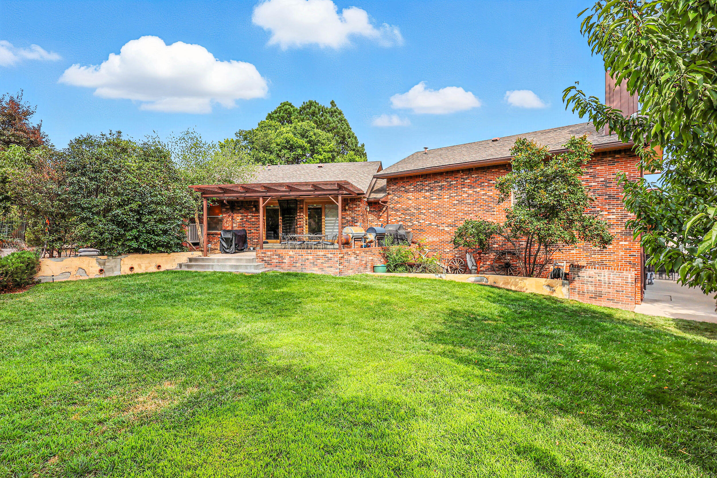 9801 Greenbrier Road NE