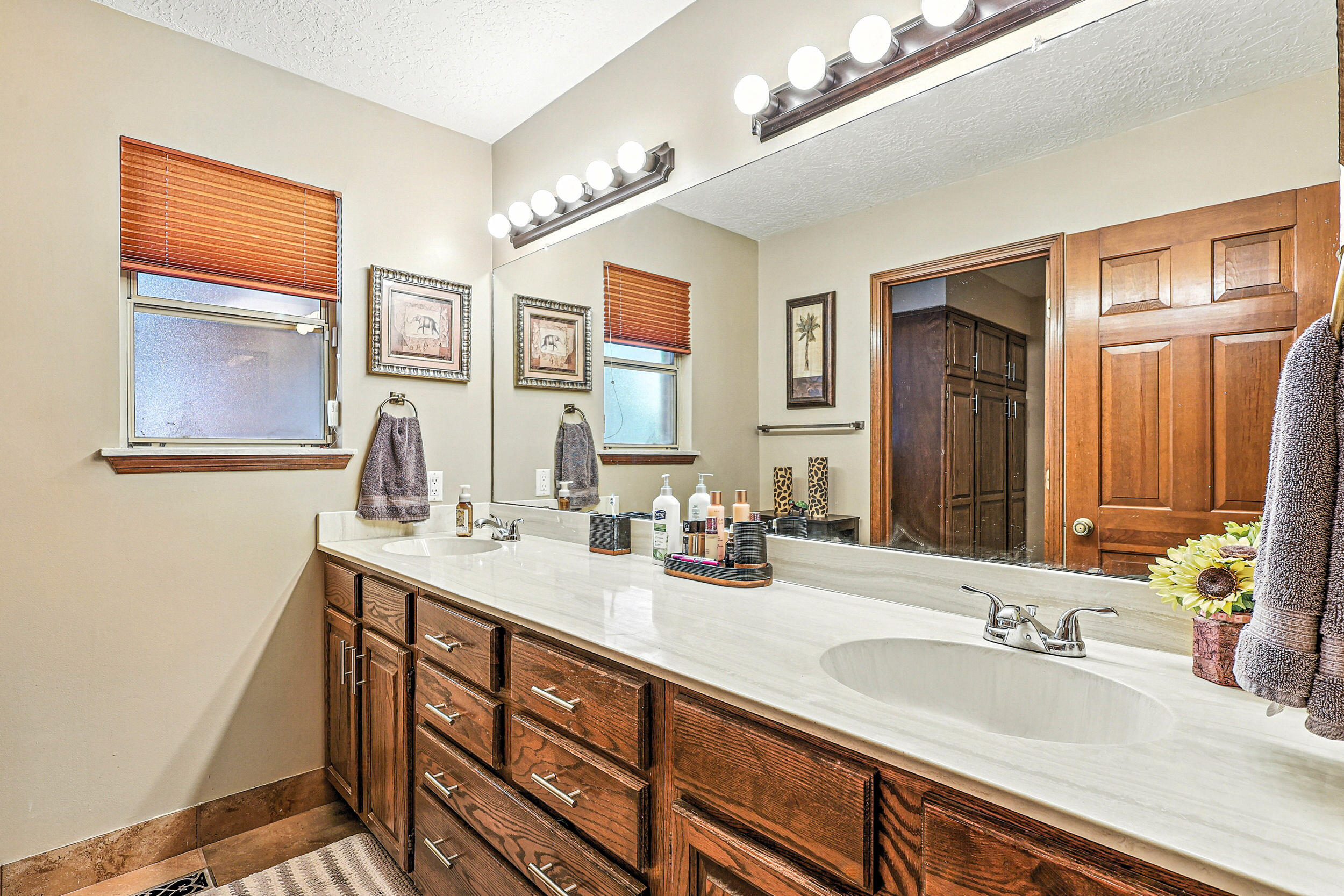 9801 Greenbrier Road NE