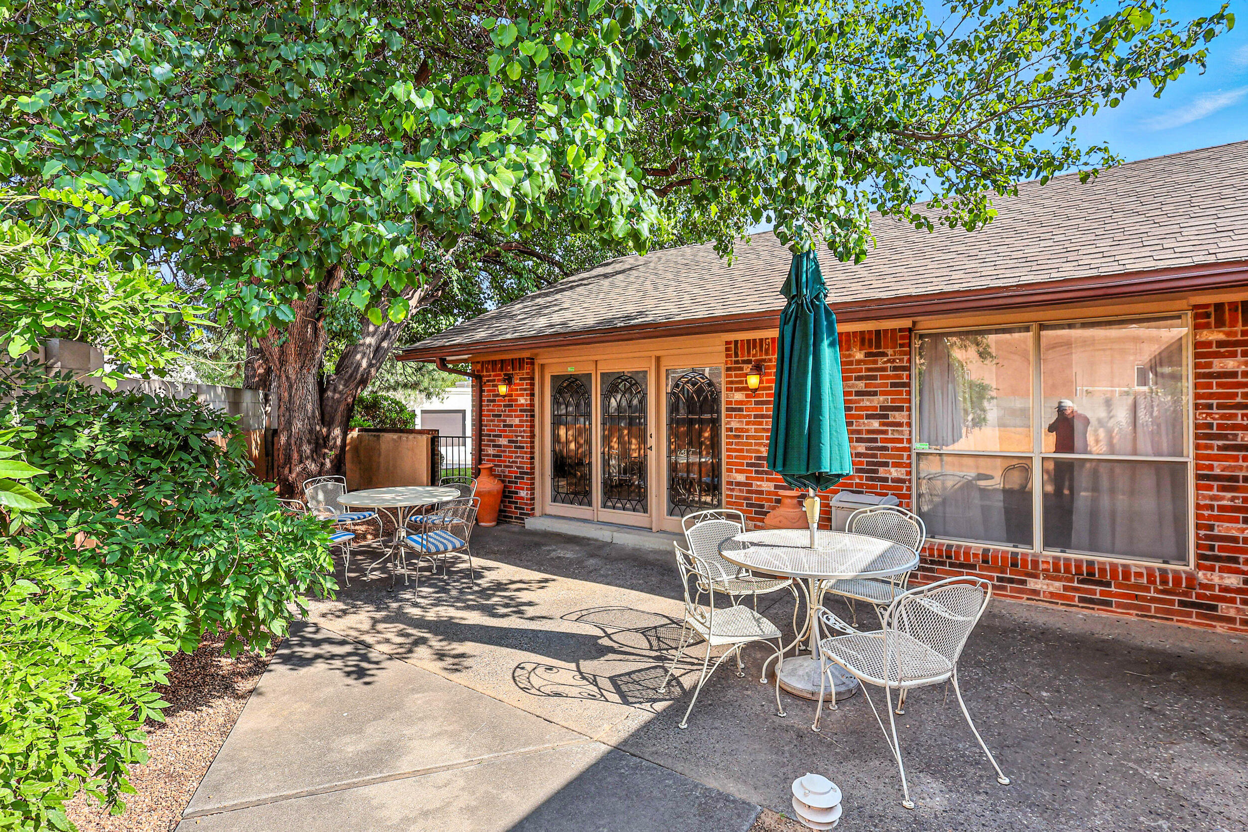 9801 Greenbrier Road NE