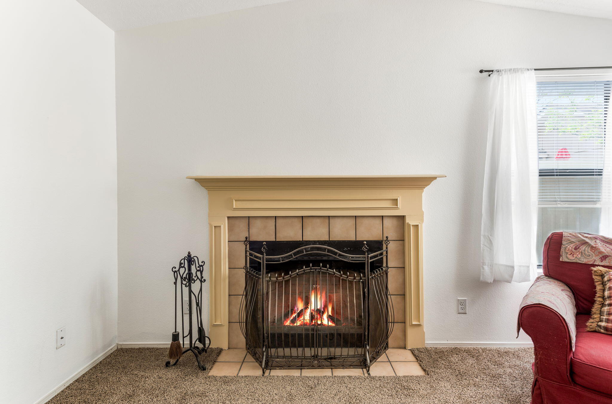 332 Sundt Court NE
