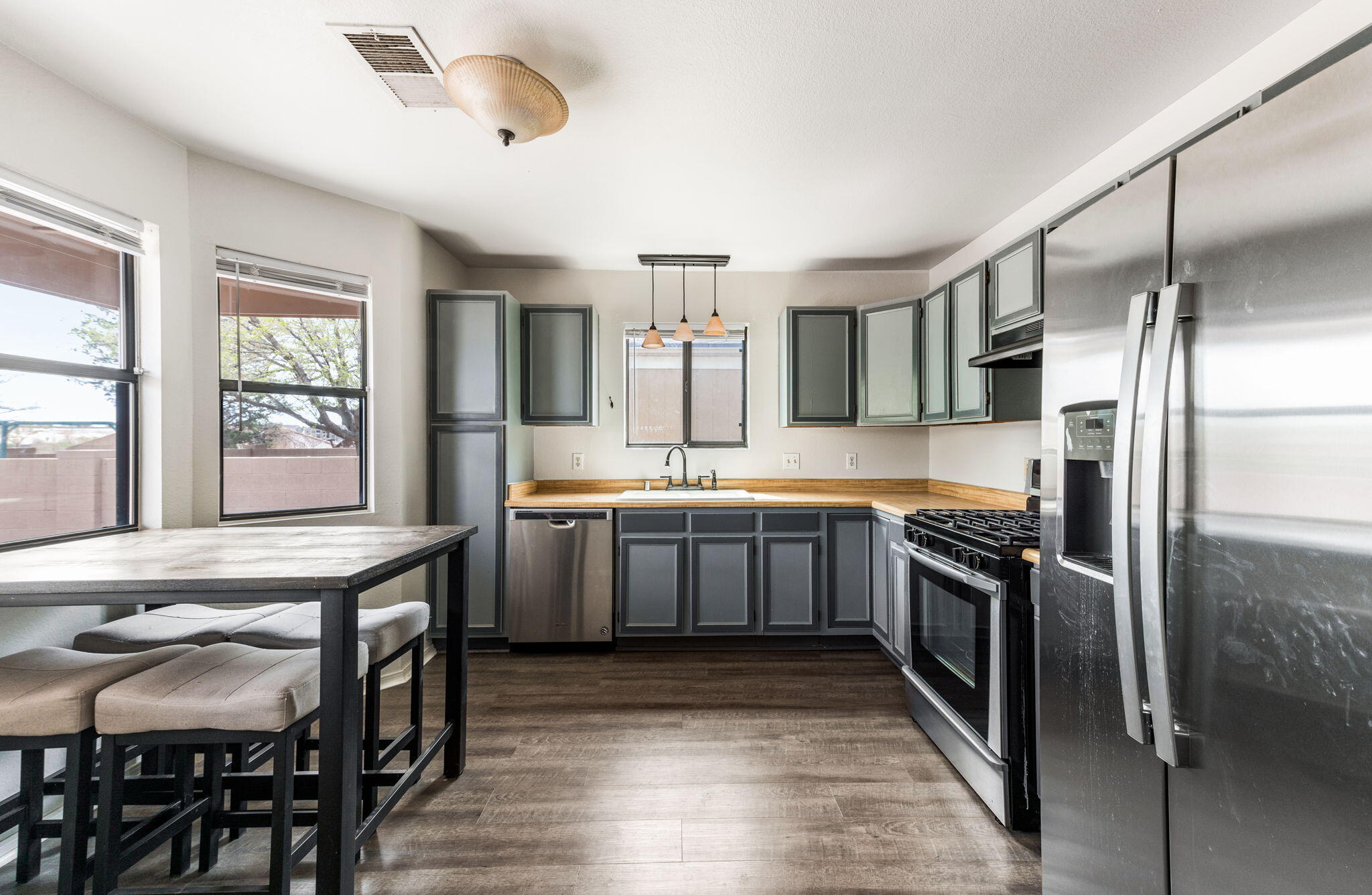 332 Sundt Court NE