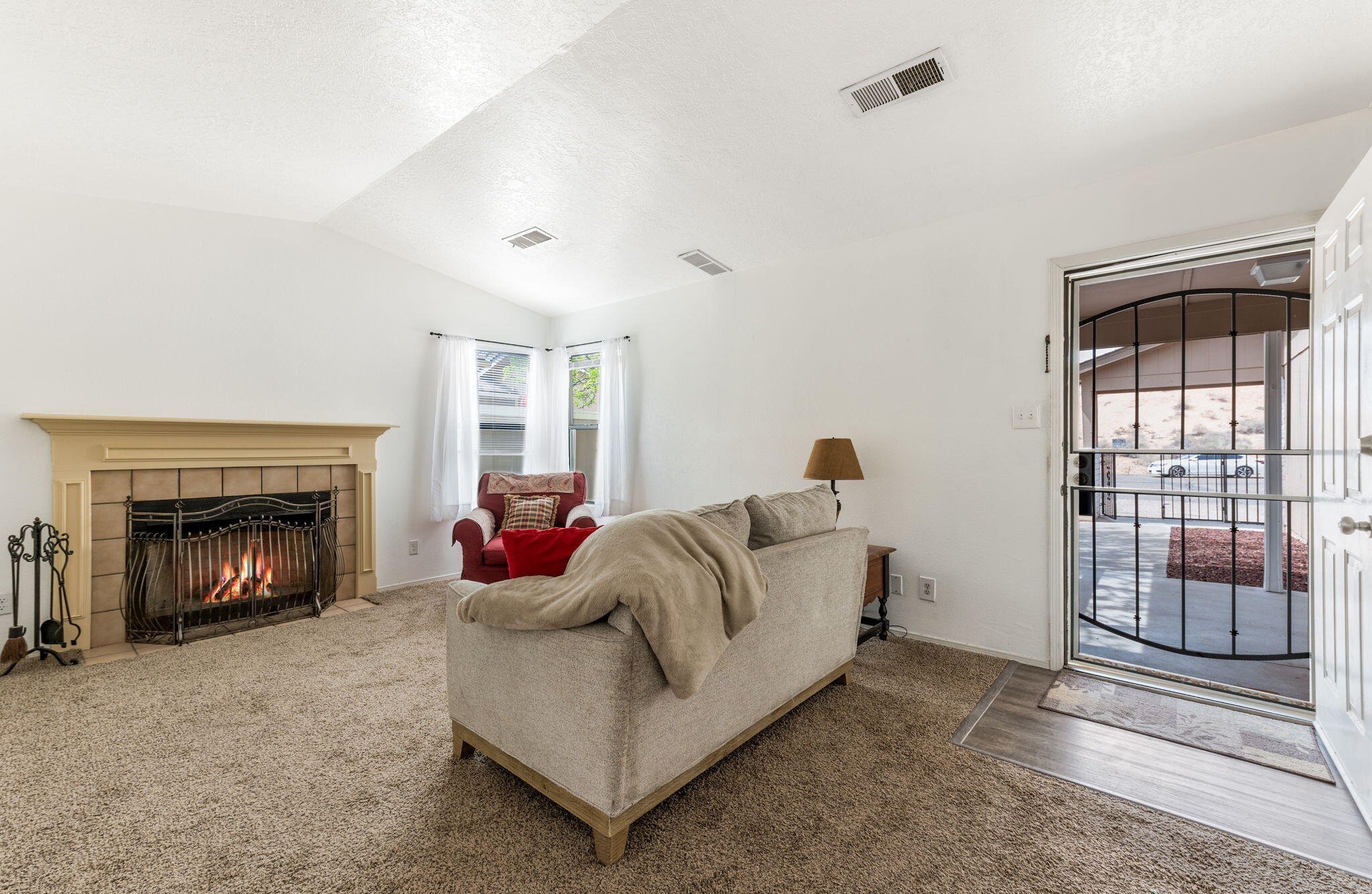 332 Sundt Court NE