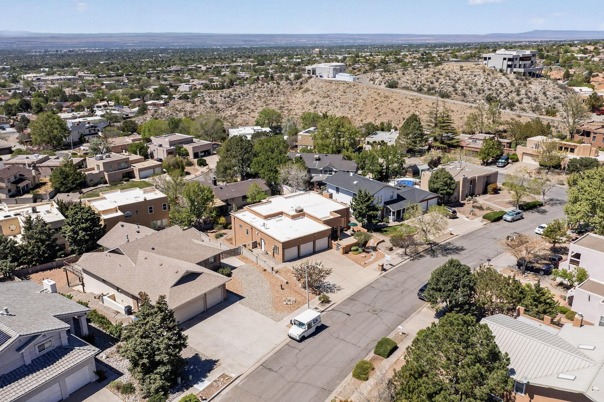 1109 Daskalos Drive NE