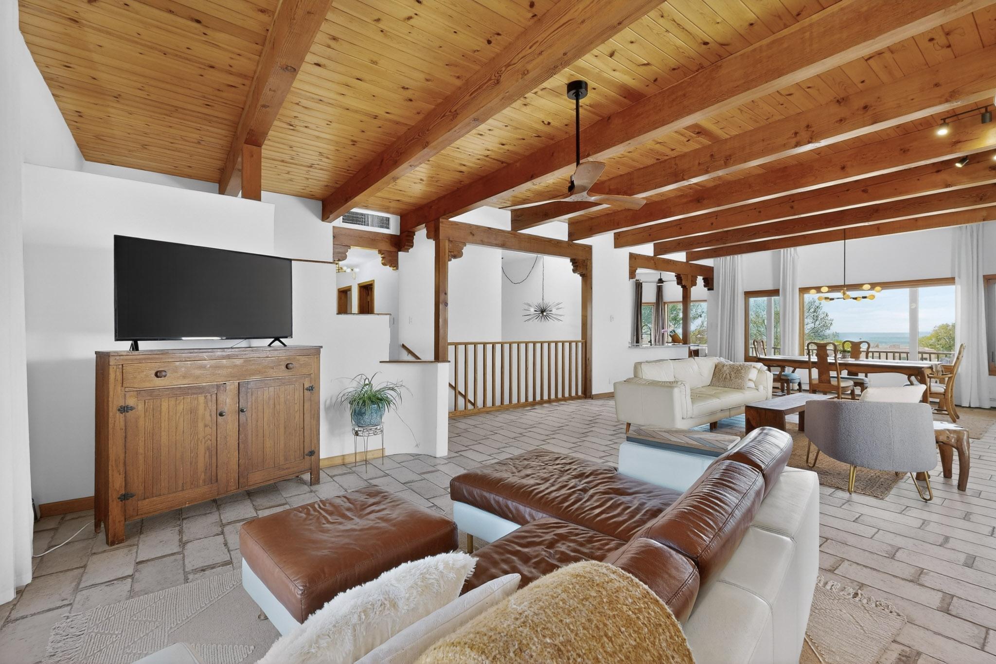 1109 Daskalos Drive NE