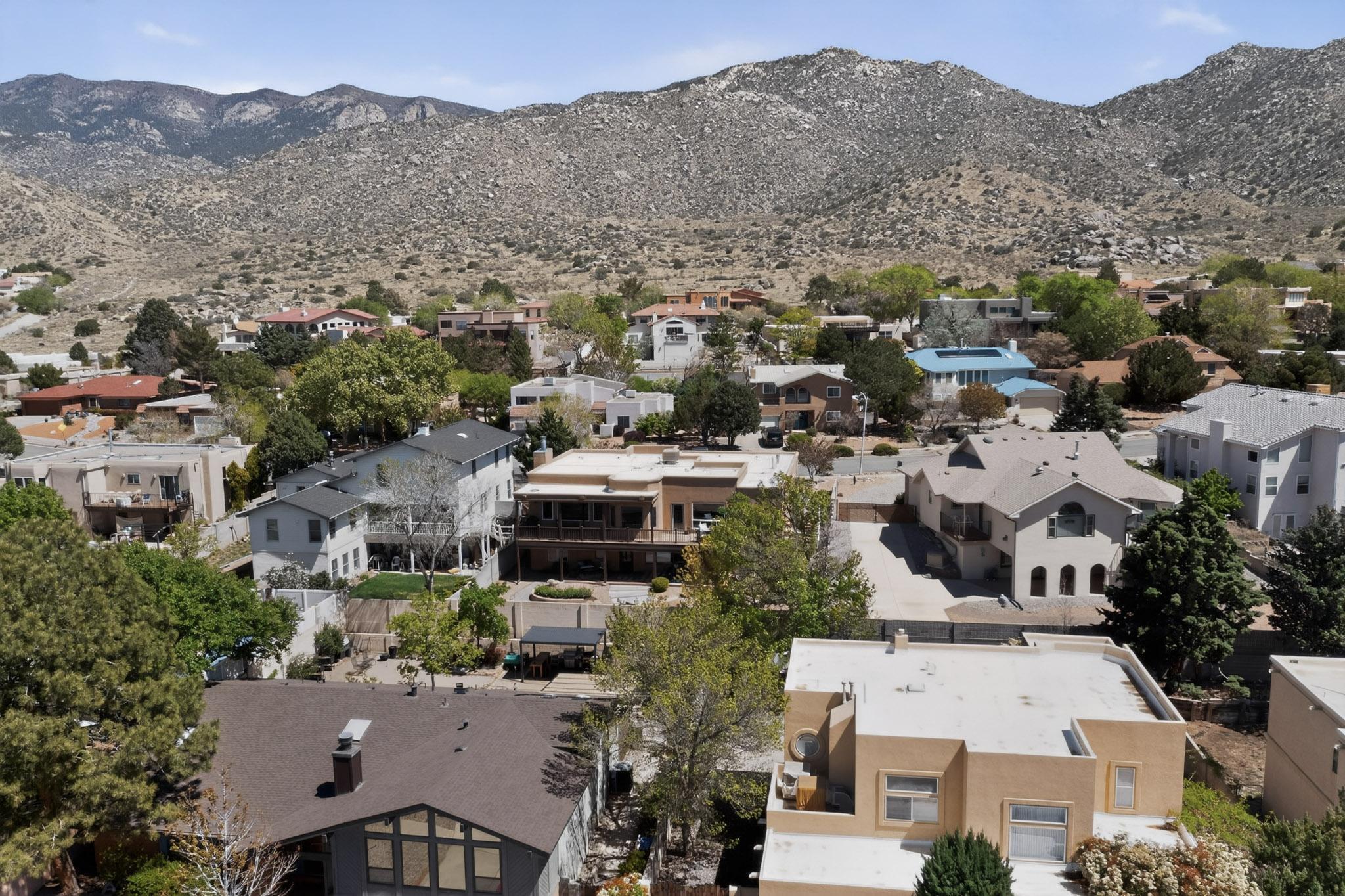 1109 Daskalos Drive NE