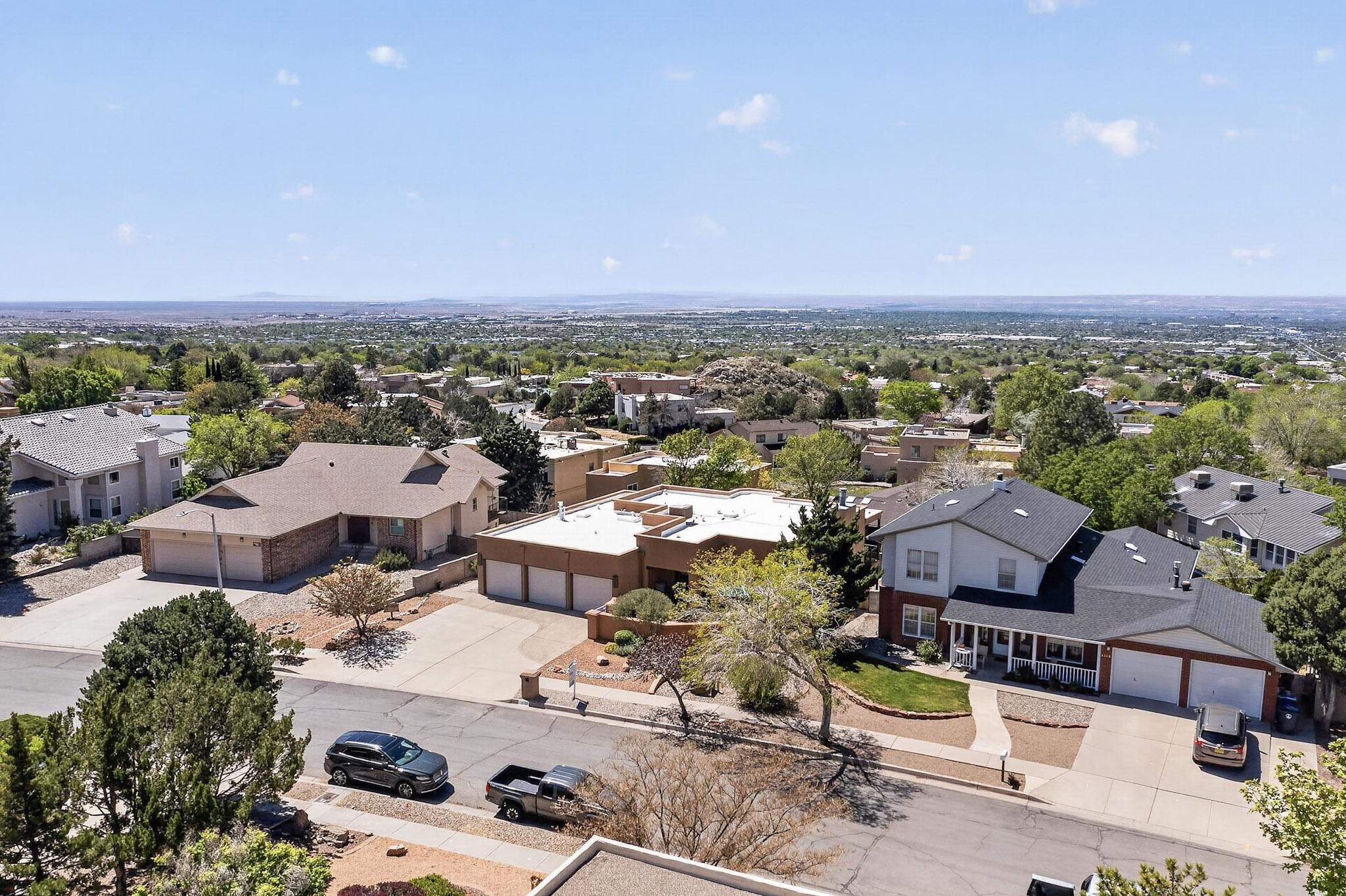 1109 Daskalos Drive NE