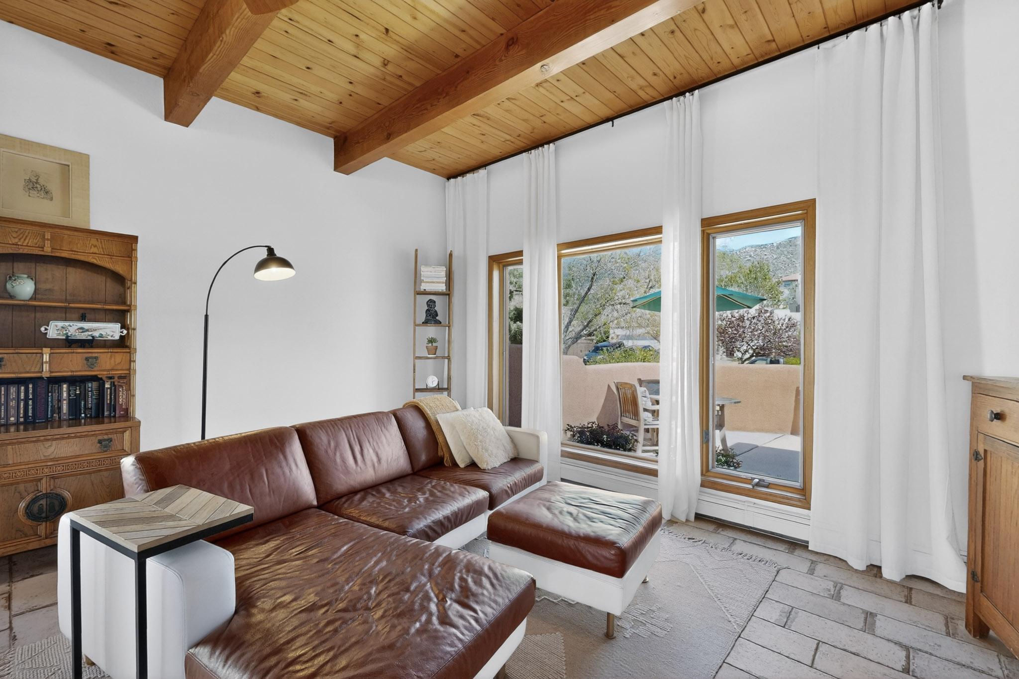 1109 Daskalos Drive NE