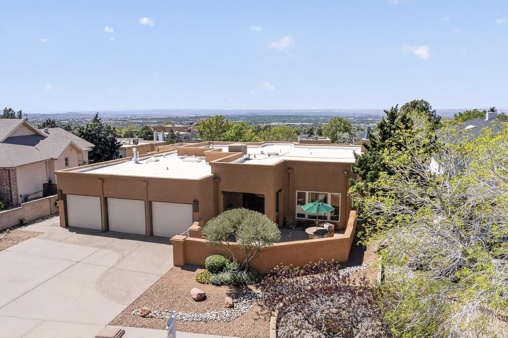 1109 Daskalos Drive NE