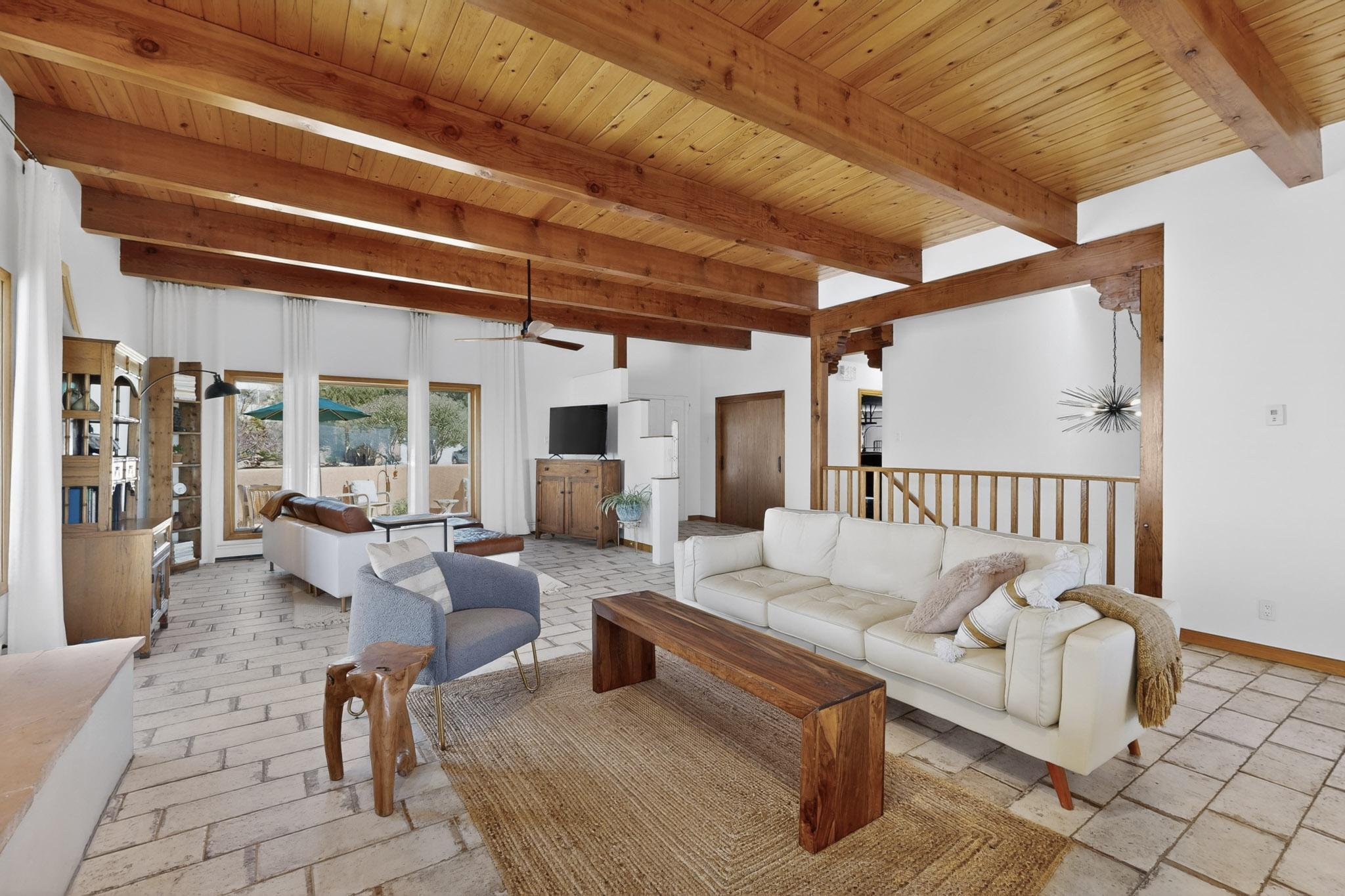 1109 Daskalos Drive NE