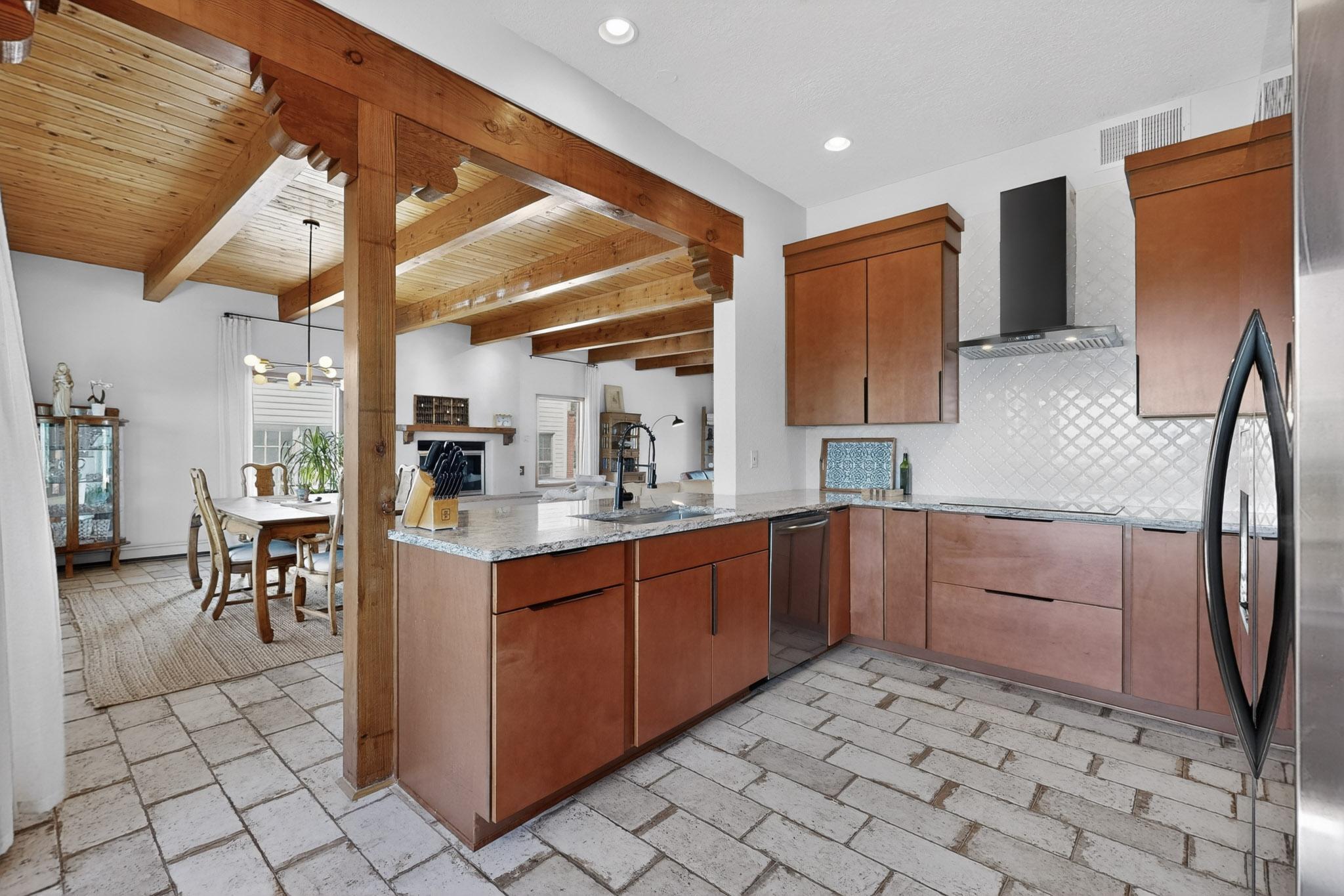 1109 Daskalos Drive NE