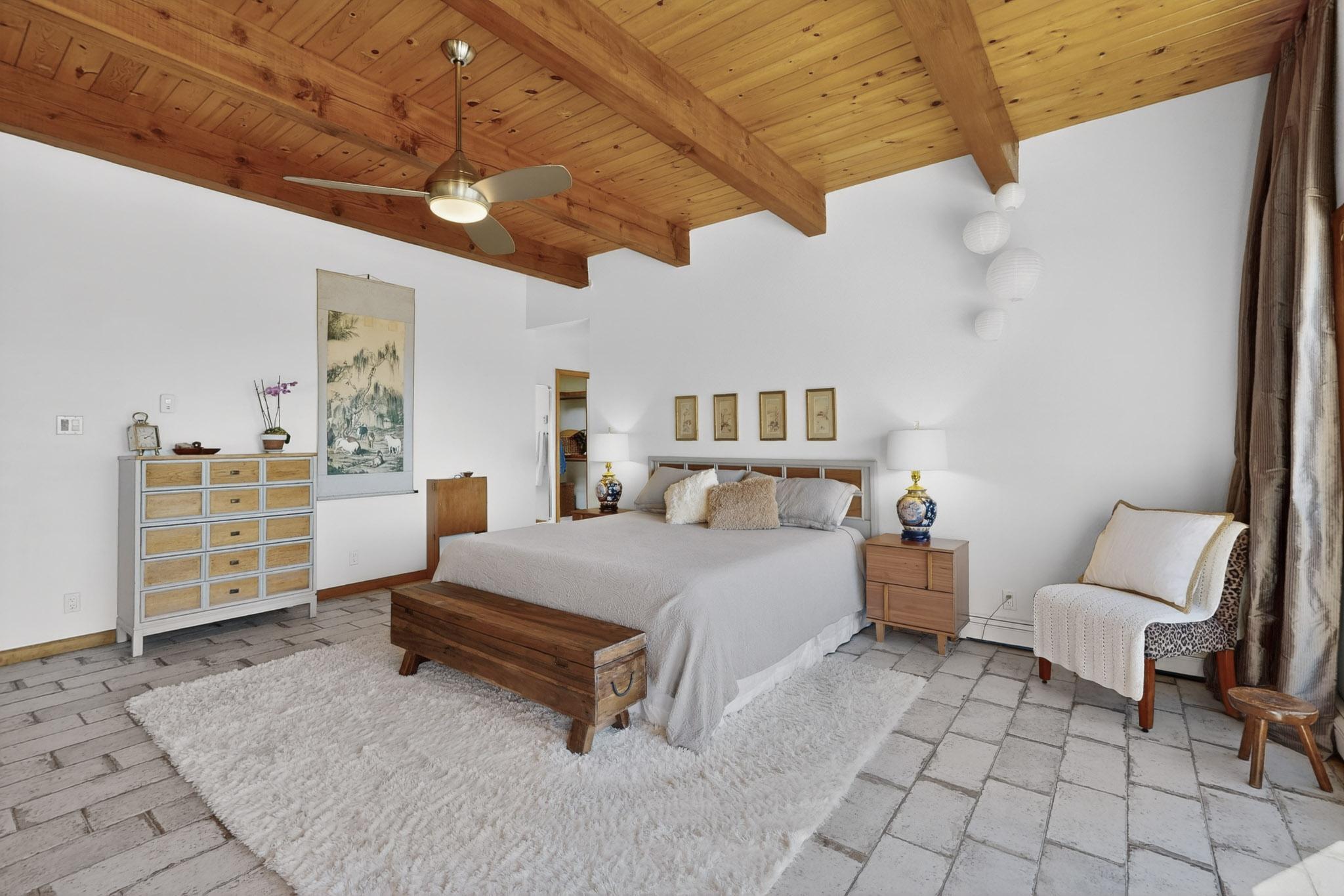 1109 Daskalos Drive NE