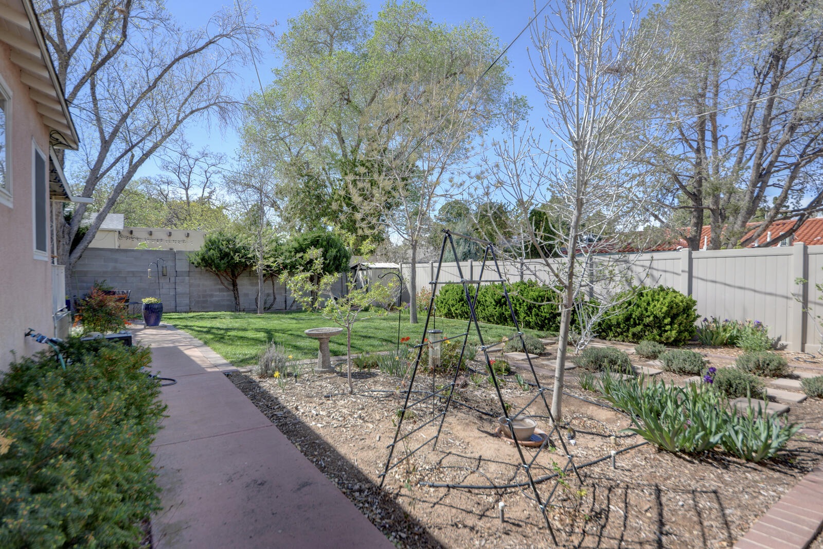3929 Mesa Verde Avenue NE
