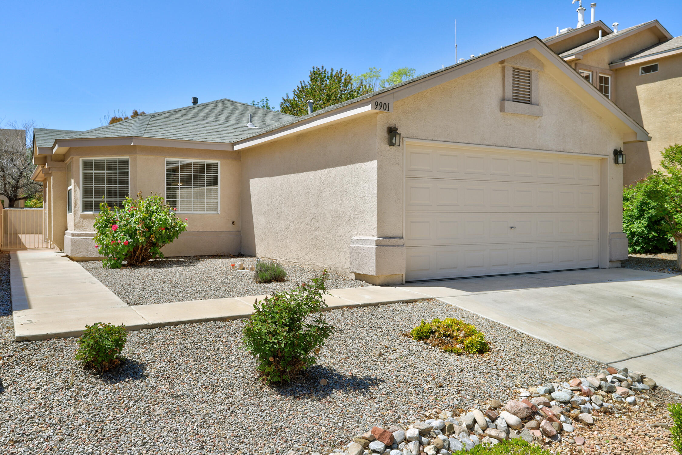9901 Sunshine Mesa Drive NW
