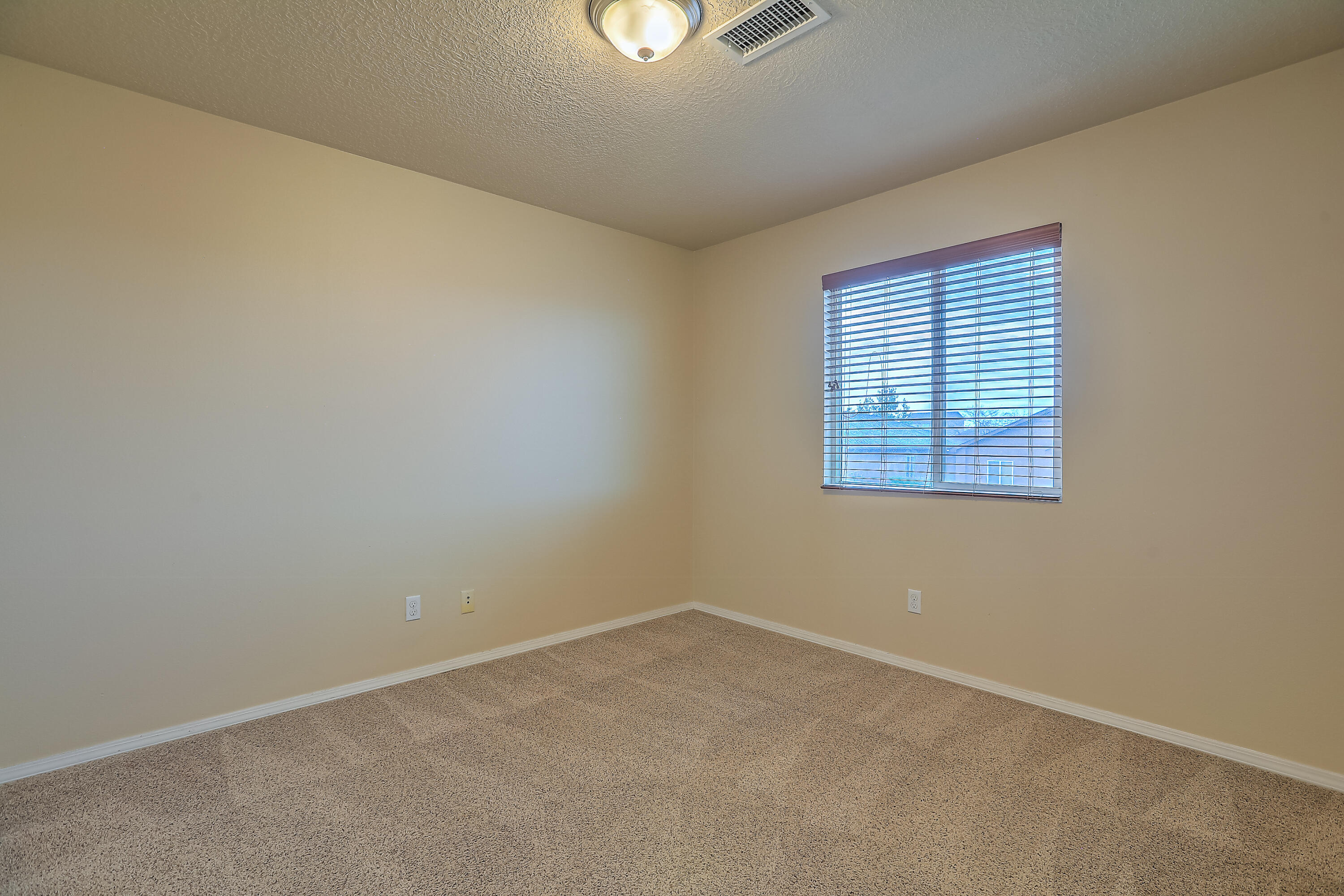 1009 Spring Valley Road NE