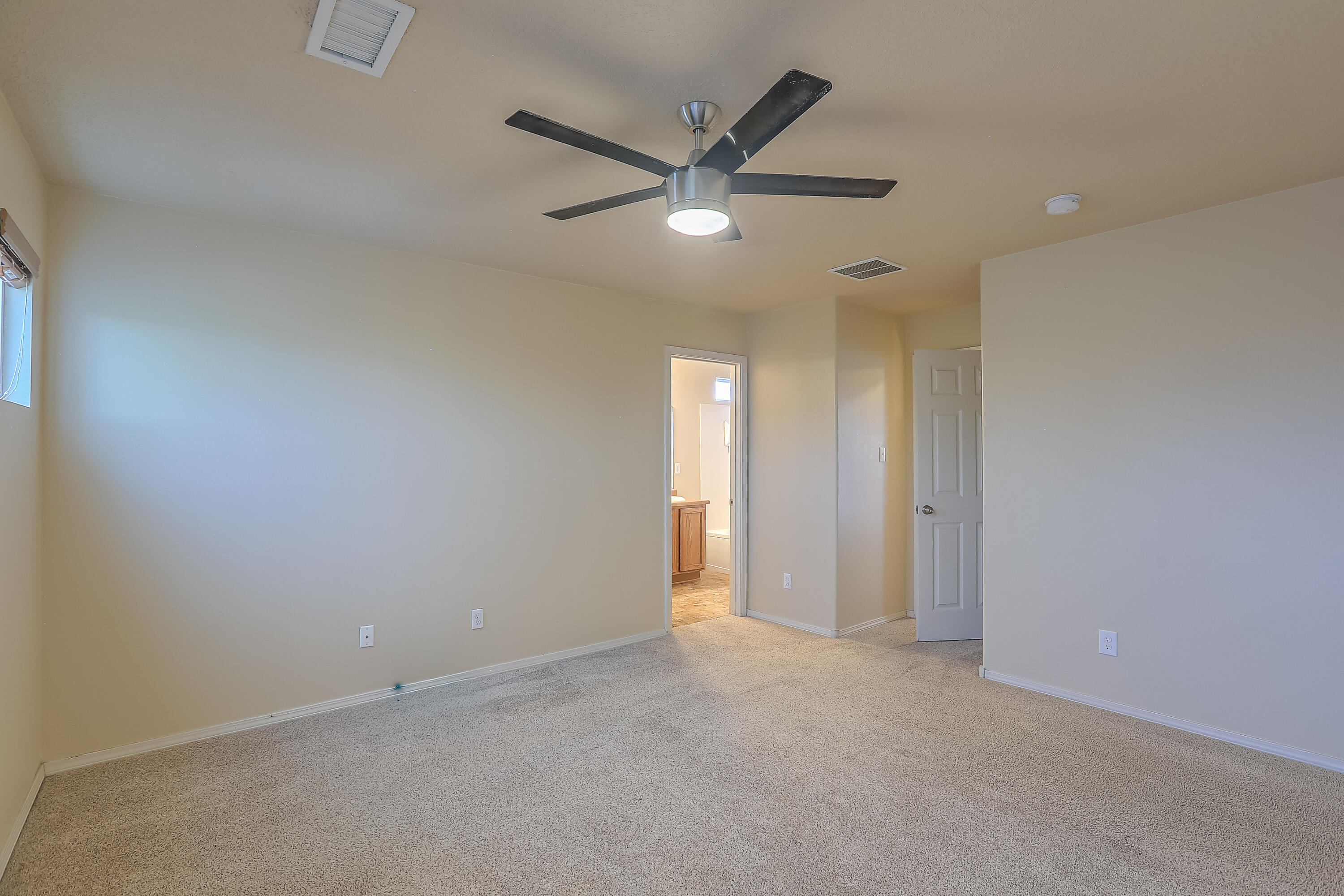 1009 Spring Valley Road NE