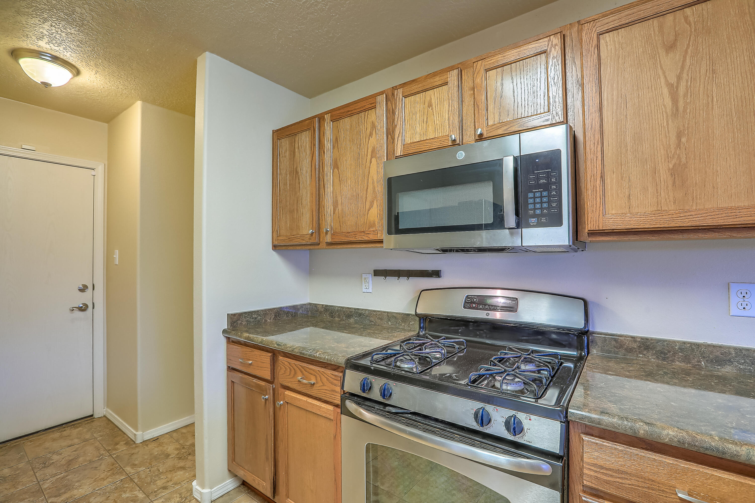 1009 Spring Valley Road NE