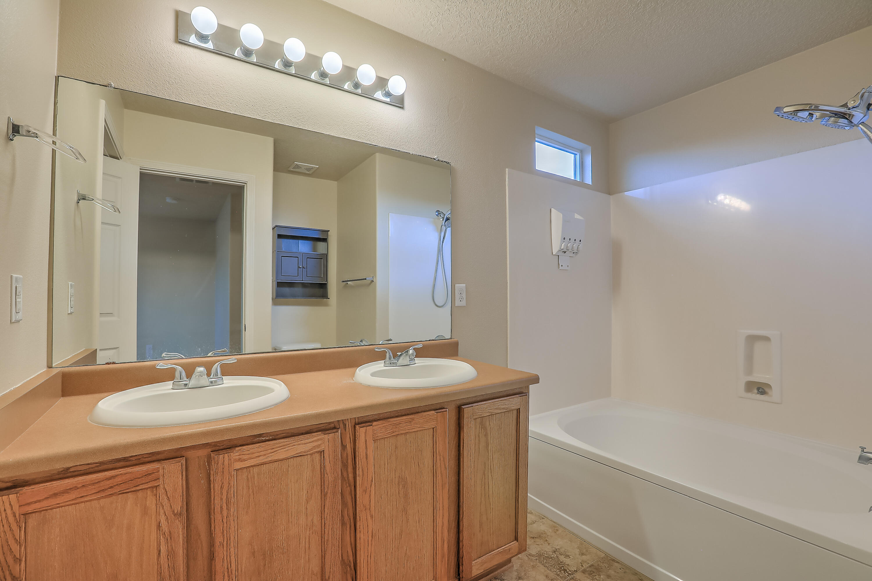 1009 Spring Valley Road NE