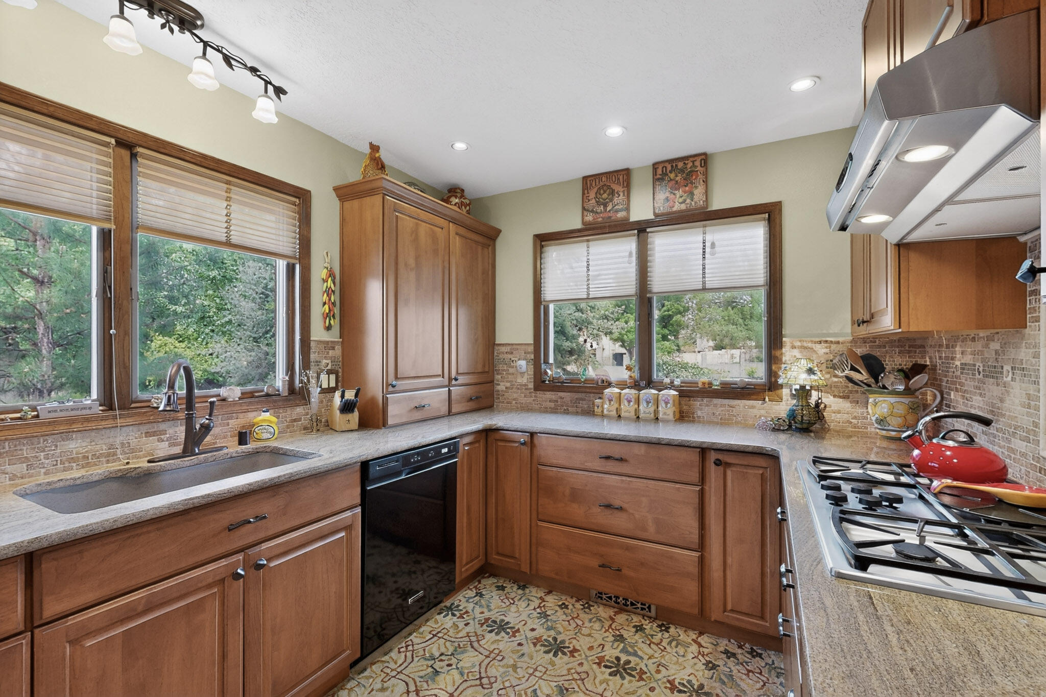 9405 Augusta Avenue NE