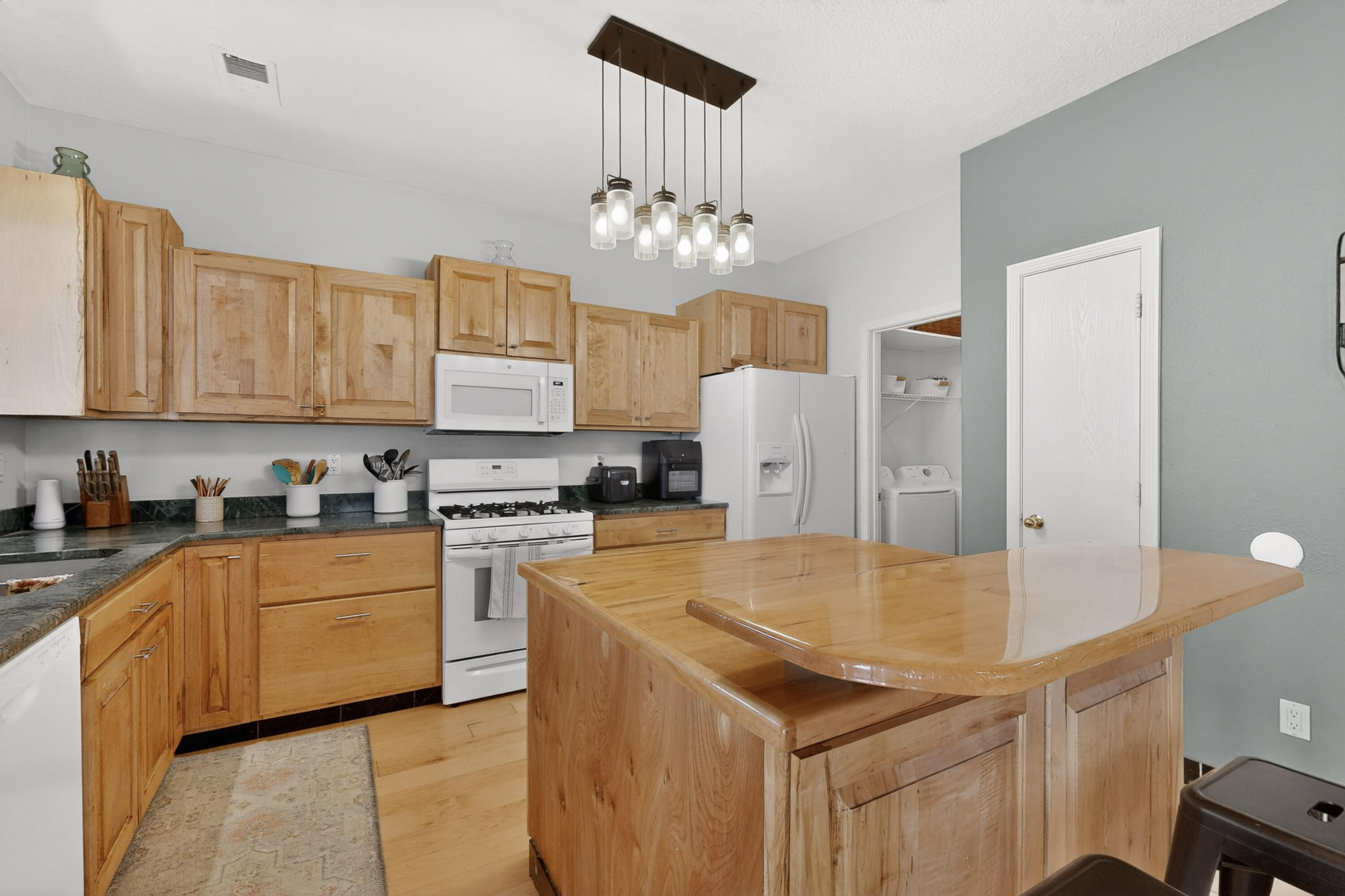 8505 Llano Vista Avenue SW