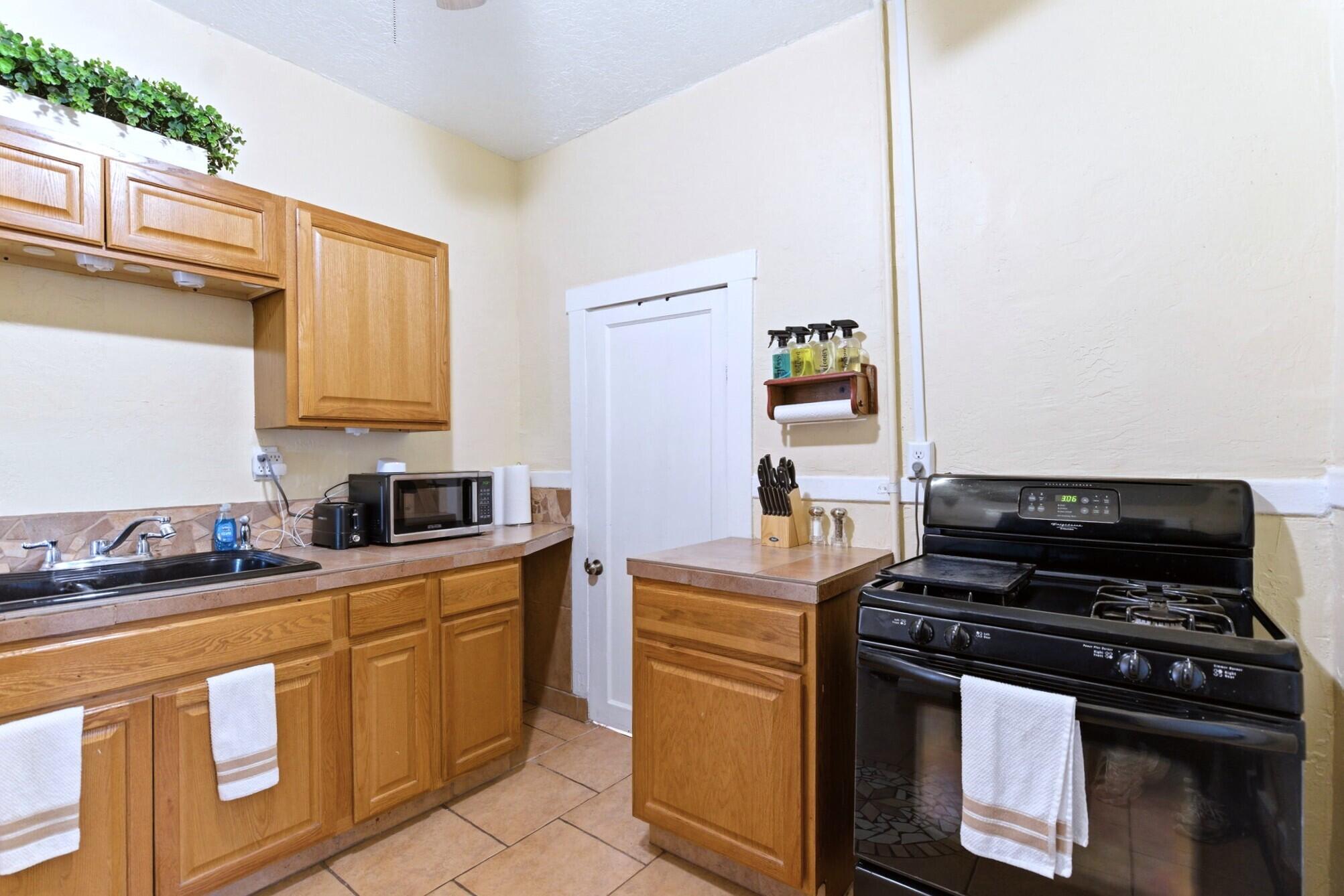 615 Keleher Avenue NW