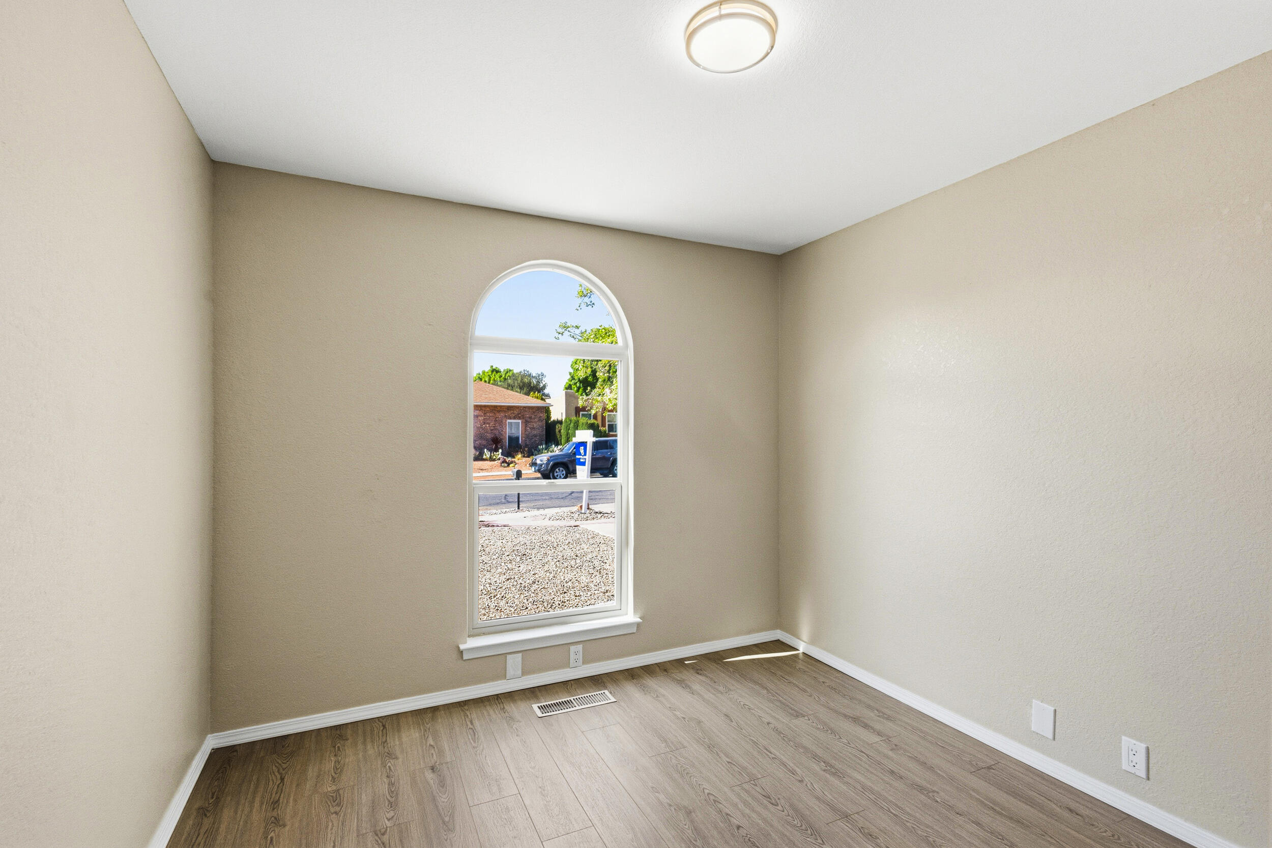 9520 Cargo Avenue NE