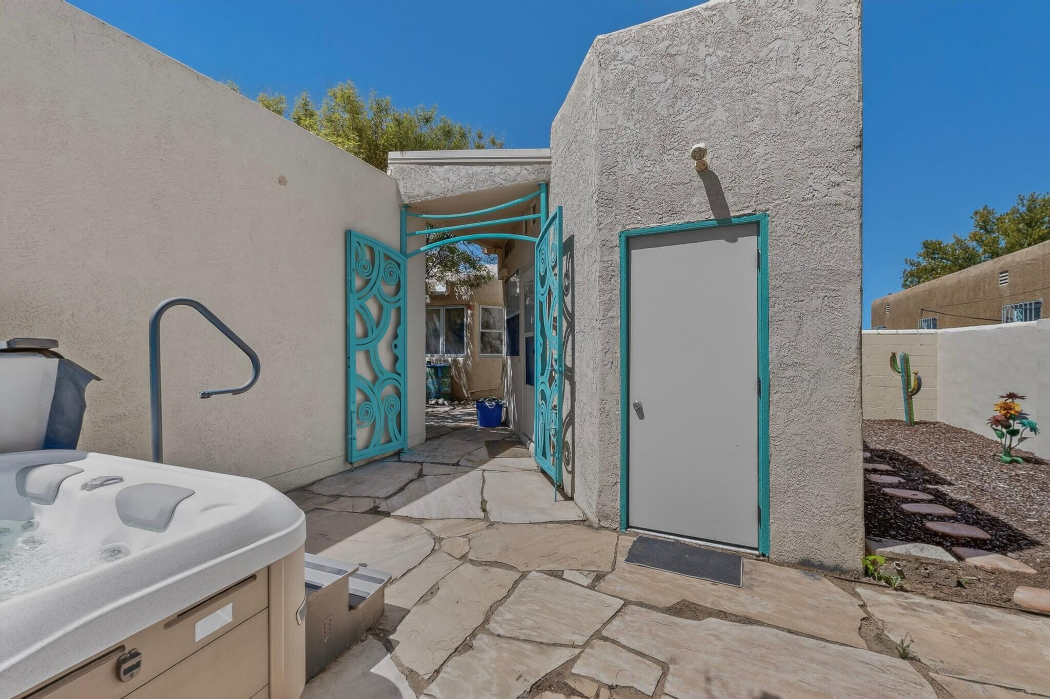 314 Manzano Street NE