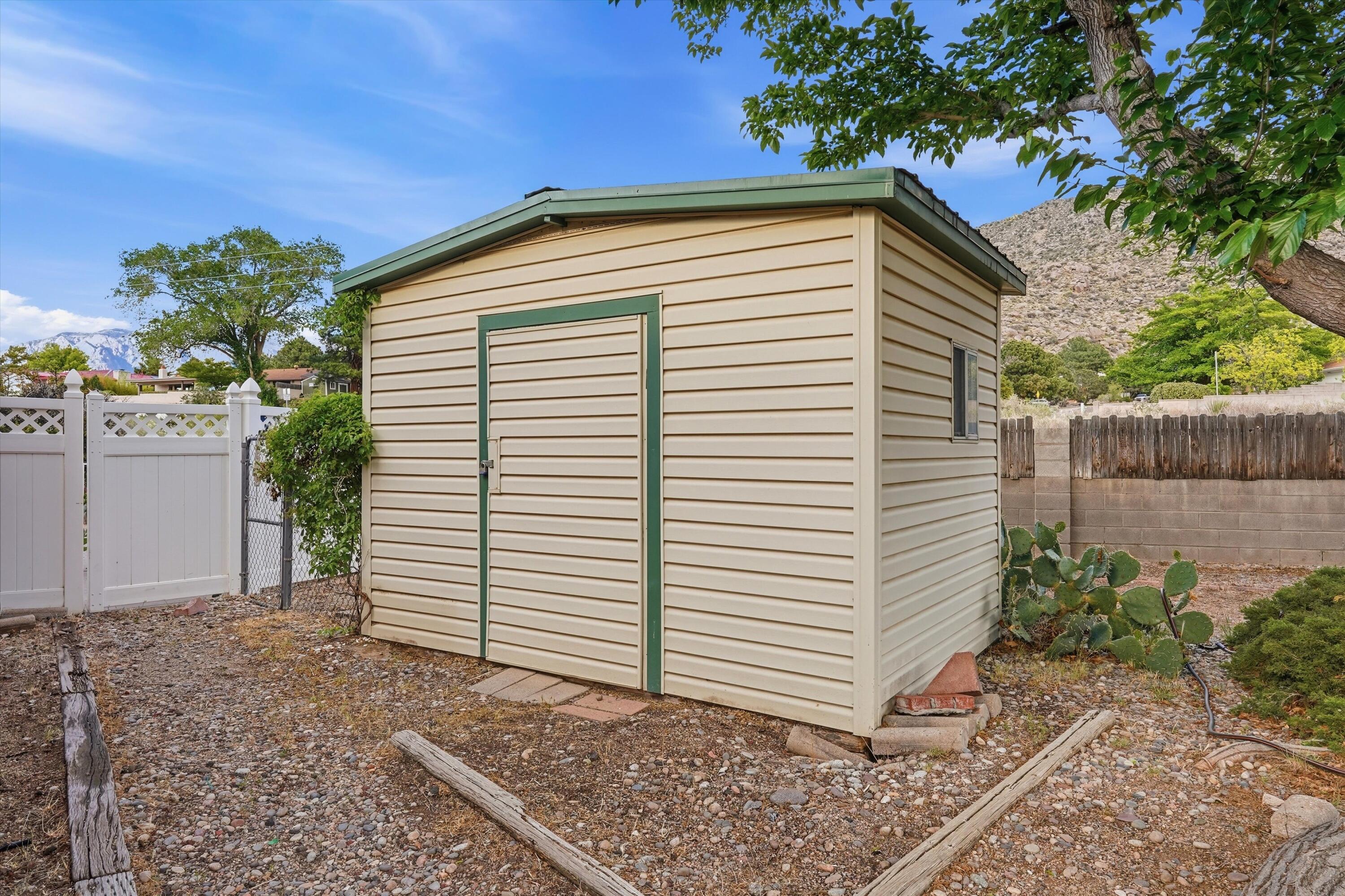 3216 Casa Bonita Drive NE