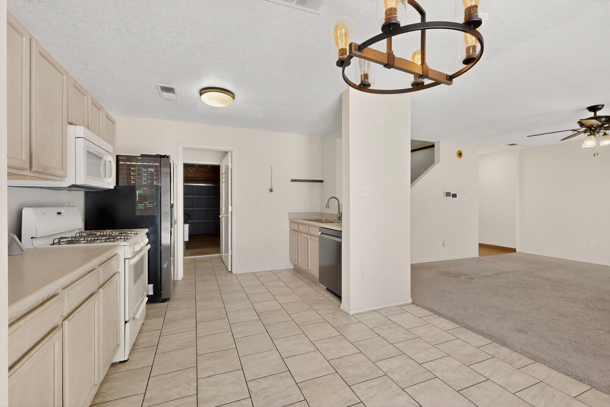 408 Desert Rock Drive SW