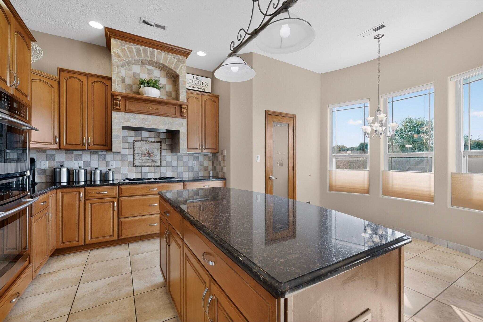 617 Monterrey Road NE