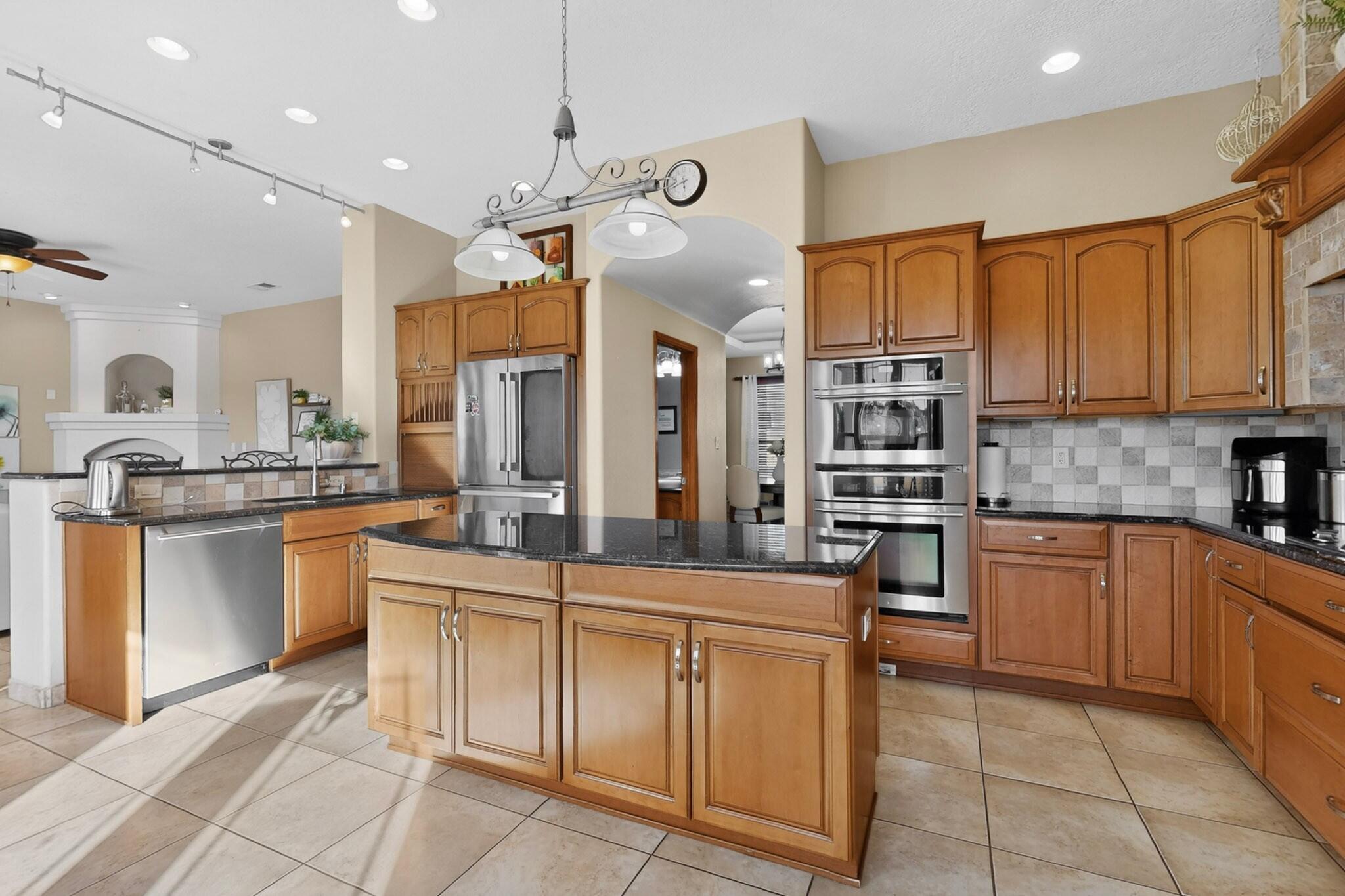 617 Monterrey Road NE