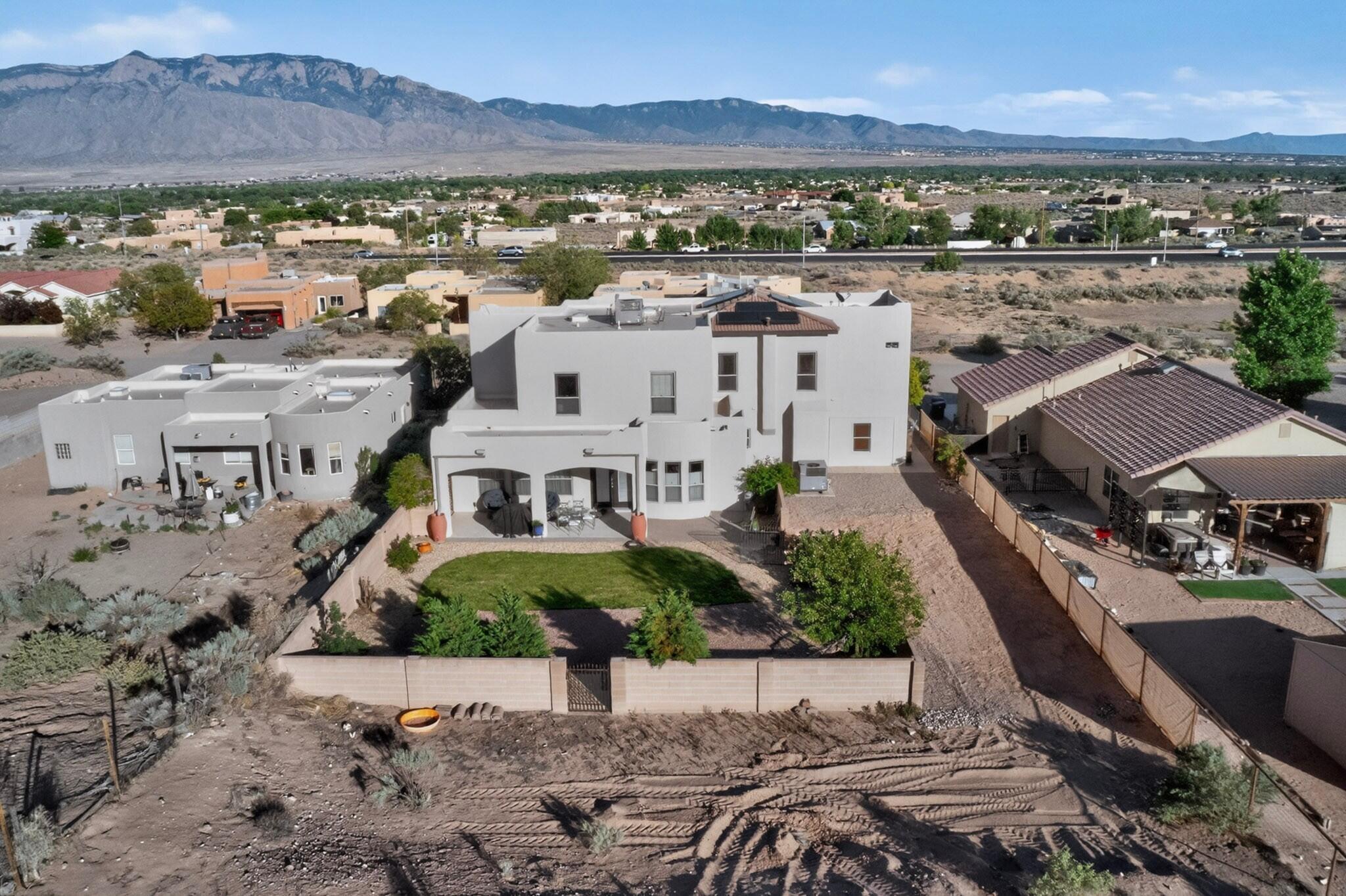617 Monterrey Road NE