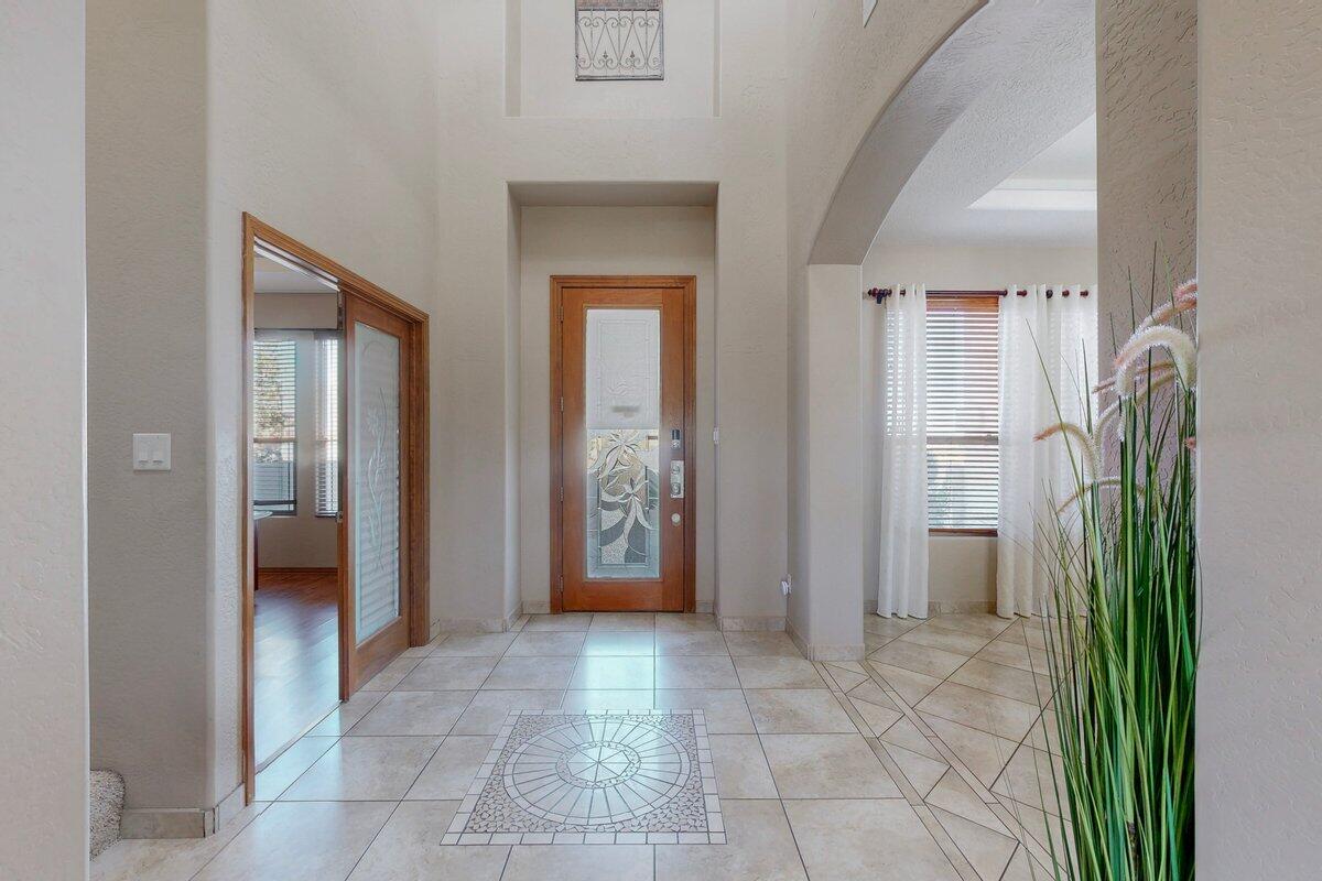 617 Monterrey Road NE